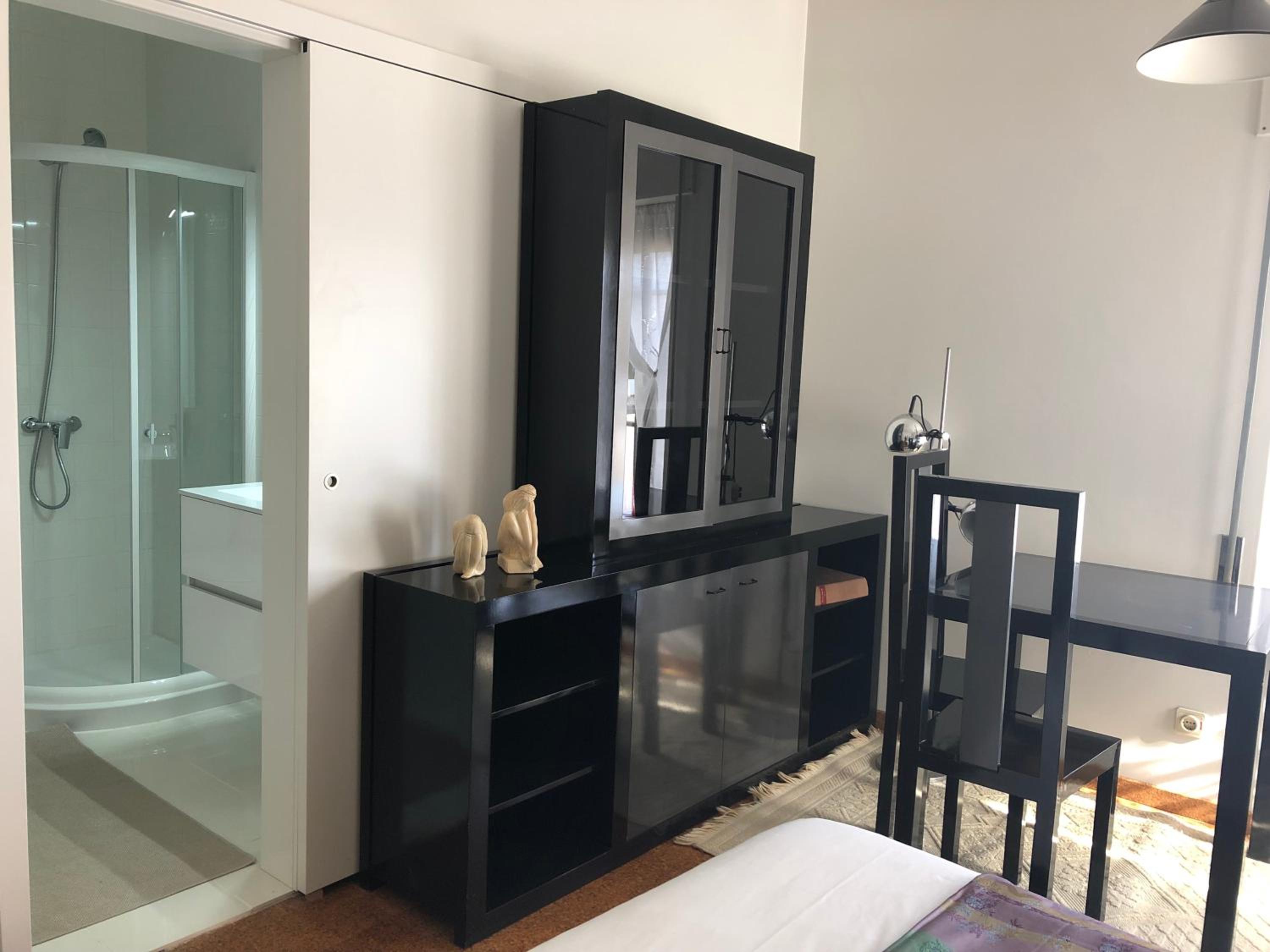 Deluxe Double Room (2 Adults + 1 Child) - Photo 1