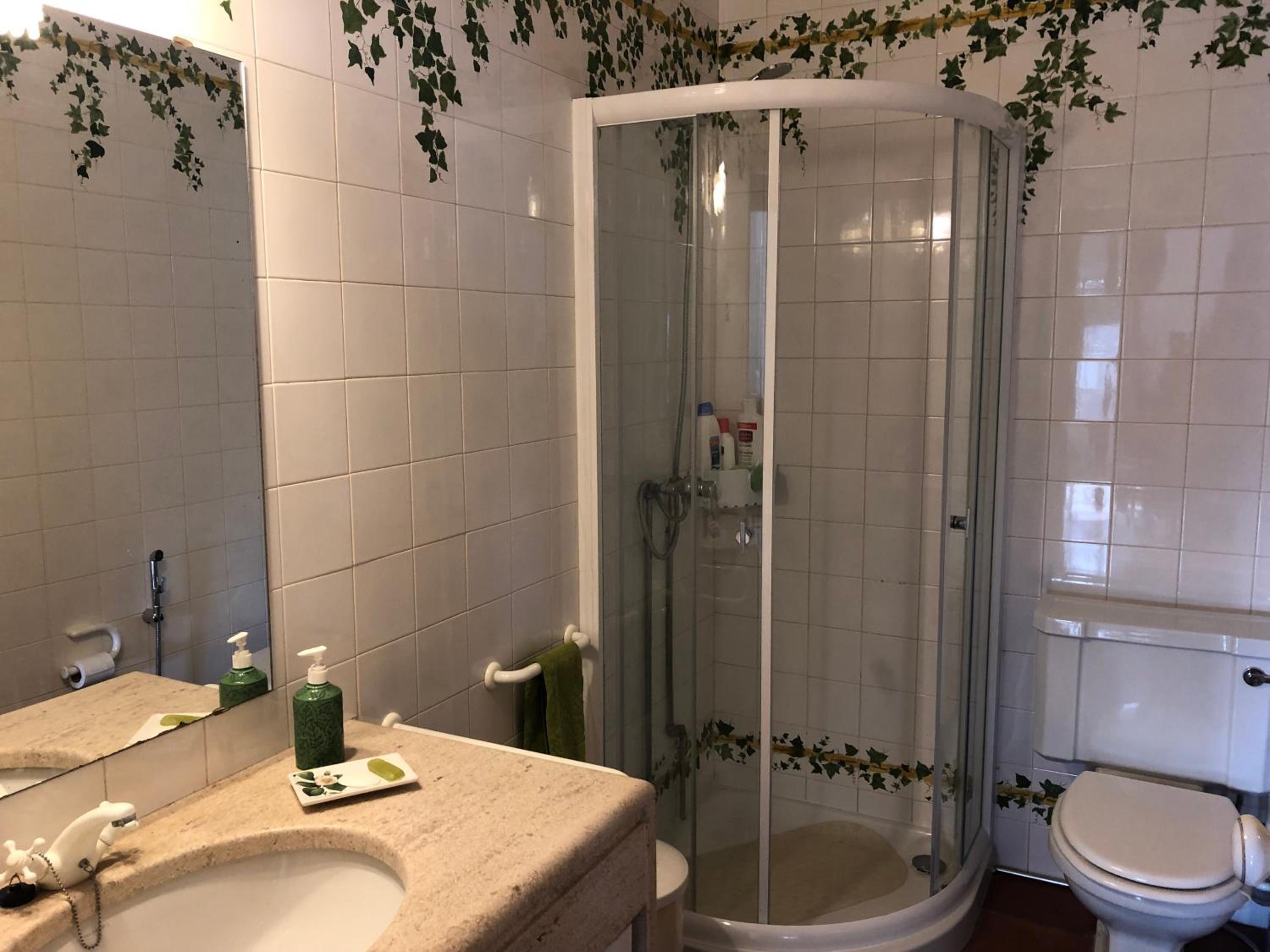 Deluxe Double Room (2 Adults + 1 Child) - Photo 5