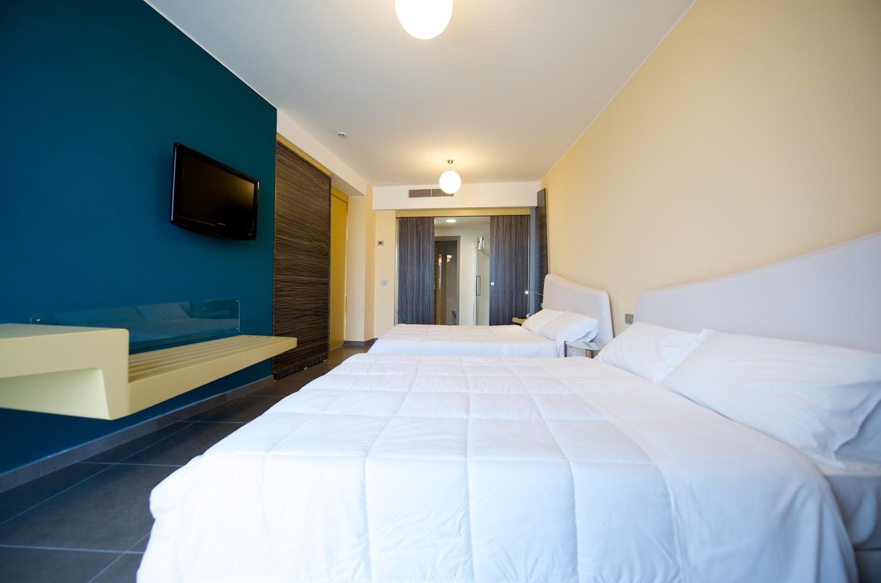 Superior Room with Two Double Beds - Photo 8