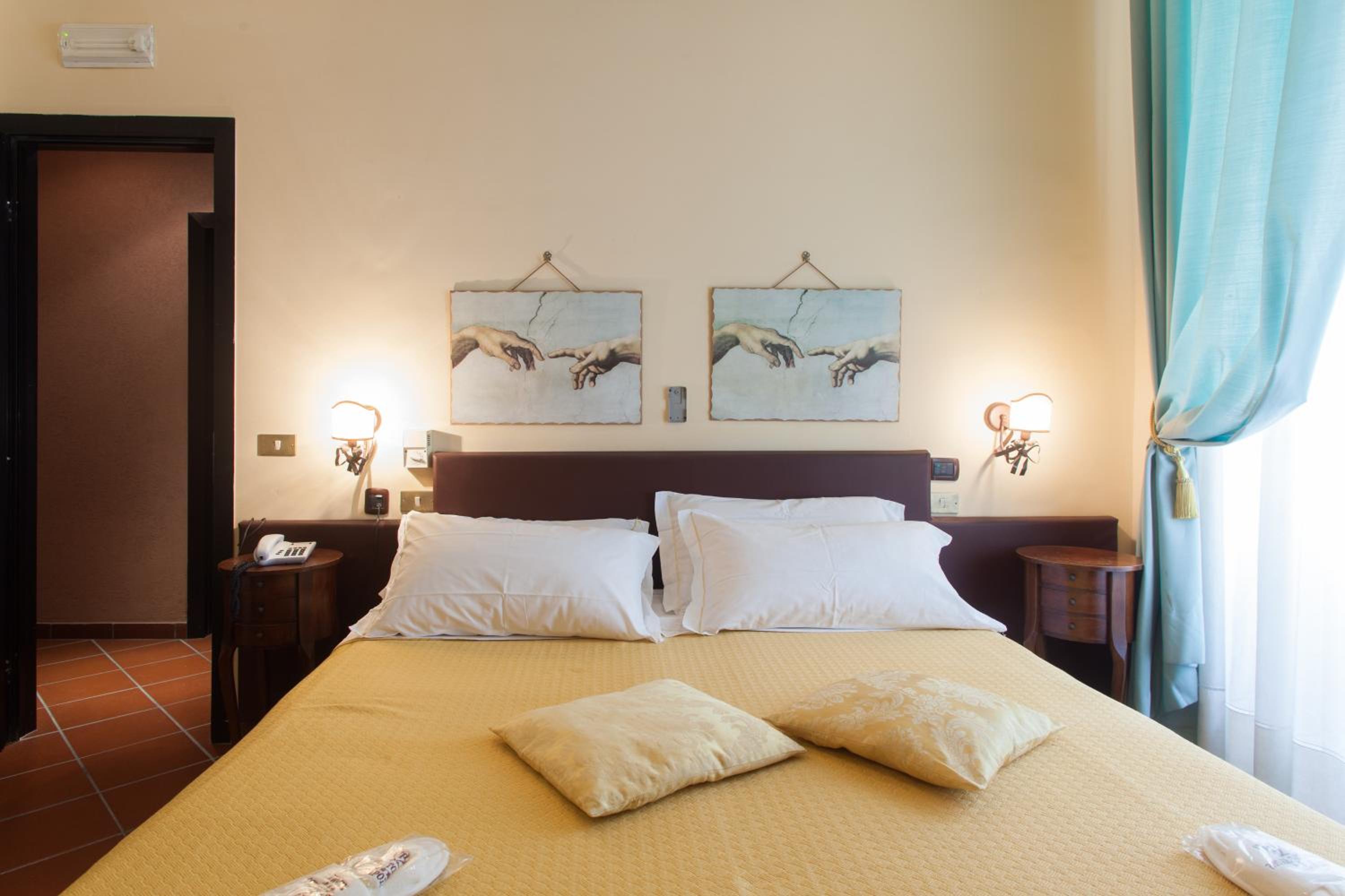 Double or Twin Room - Photo 10