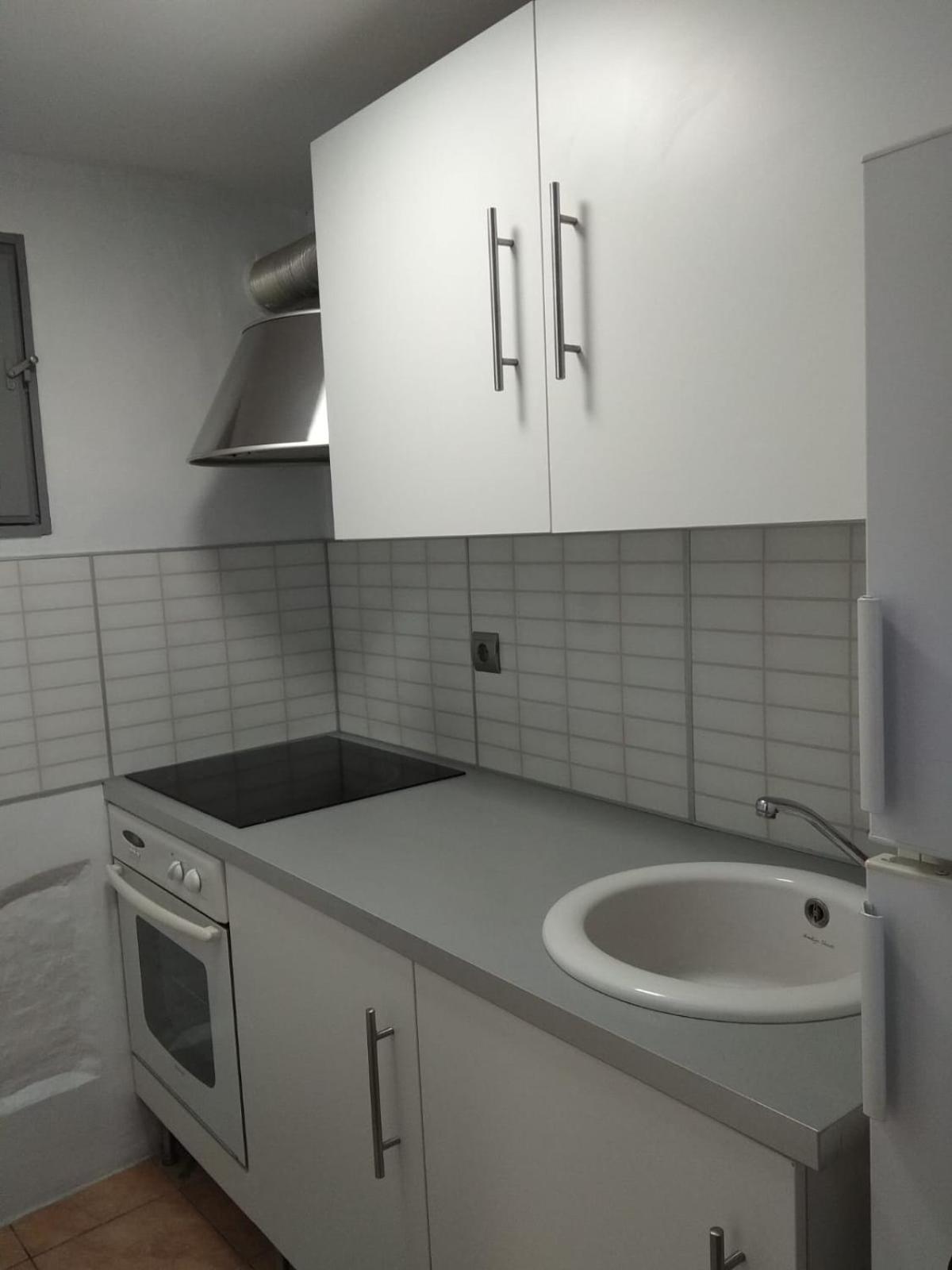 Studio with Balcony - Photo 25