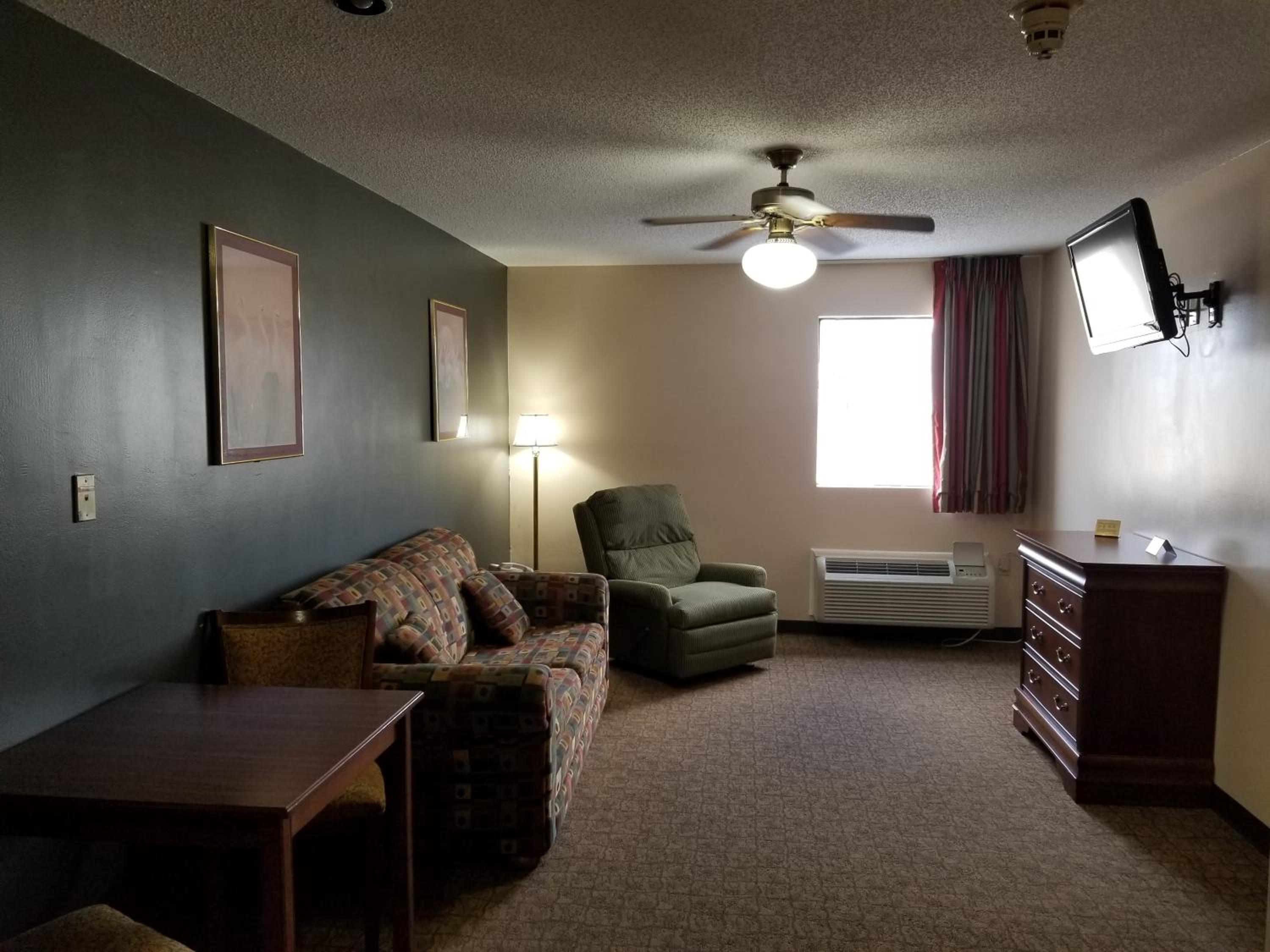 Deluxe Queen Suite photo 1