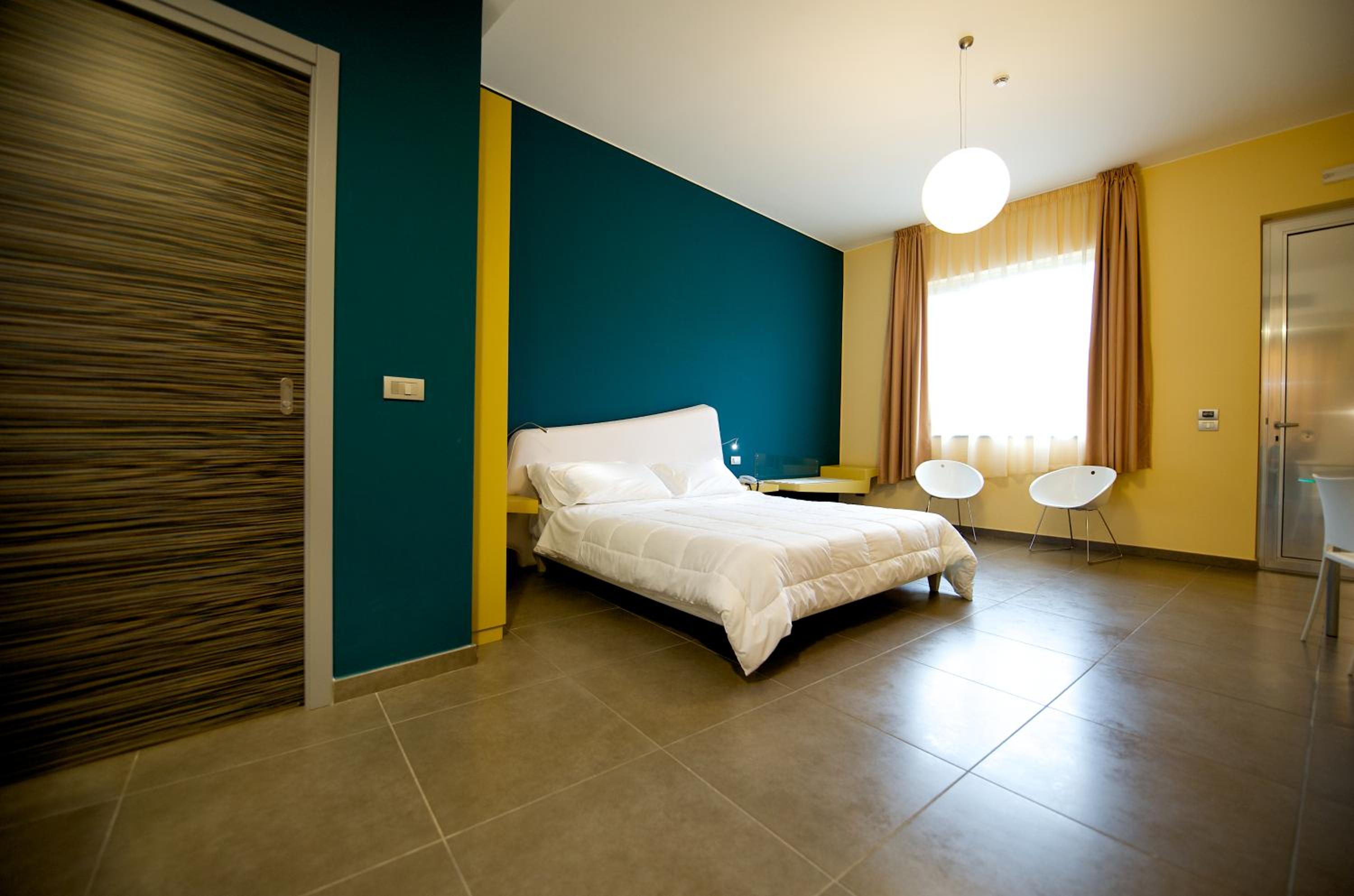 Superior King Room - Garden Side - Photo 5