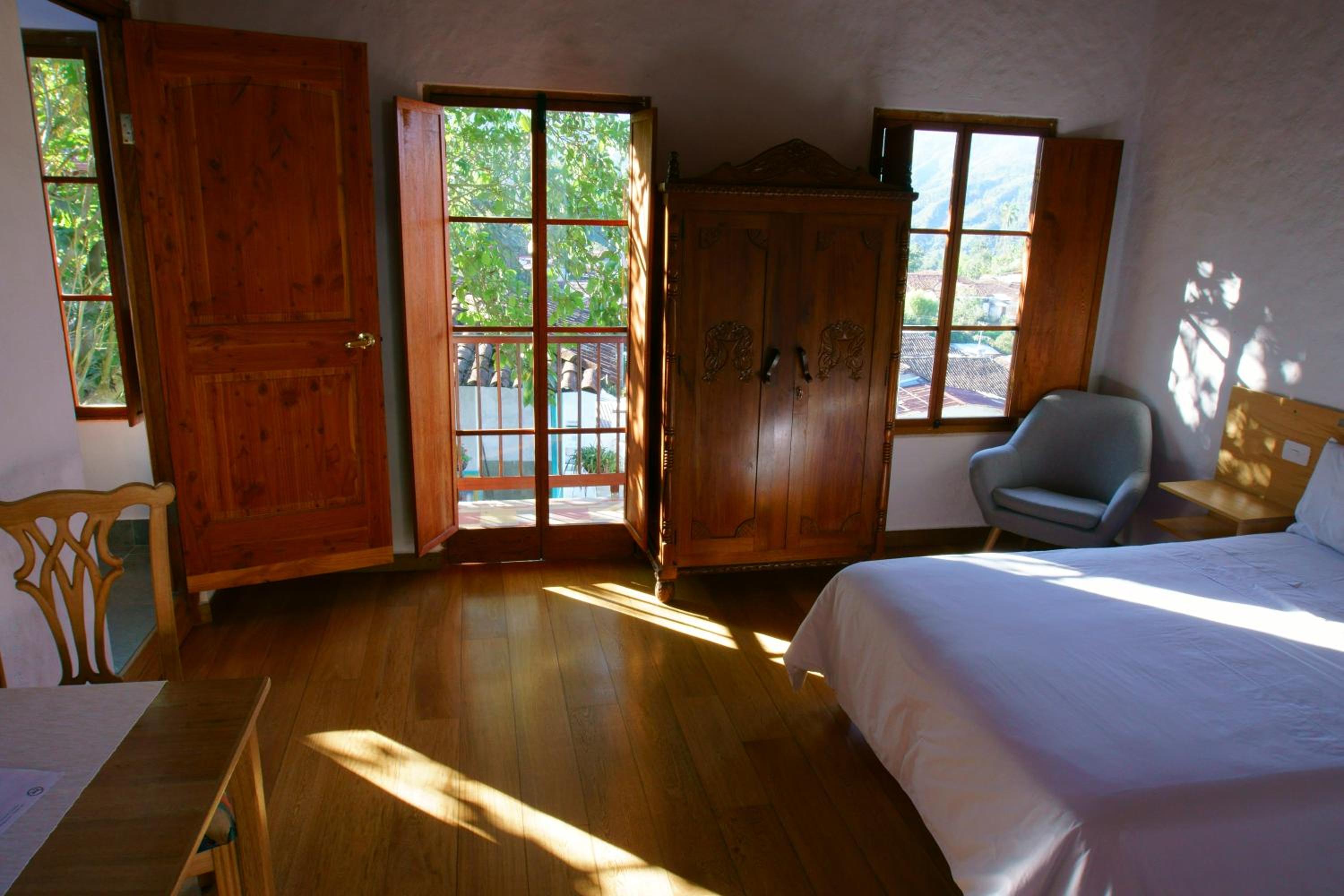 Queen Room with Balcony photo 3