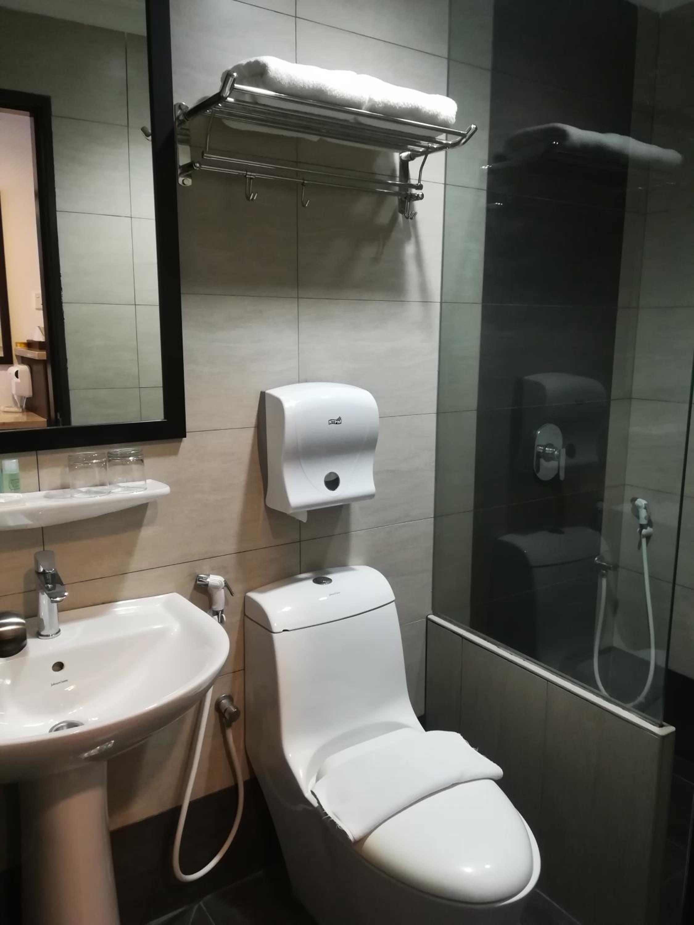 Family Room (3 Adults) without Window