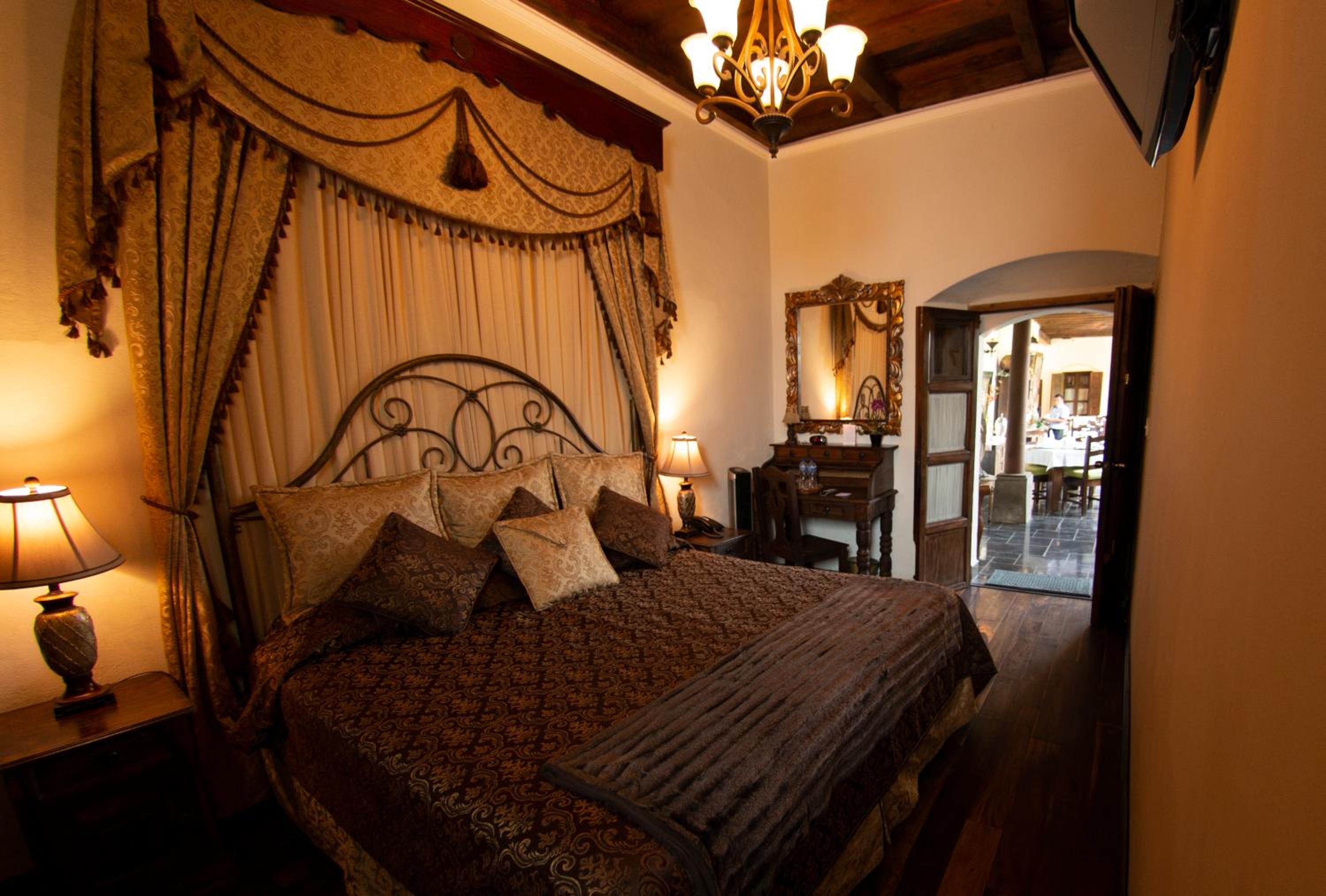 Superior Room, 1 King Bed