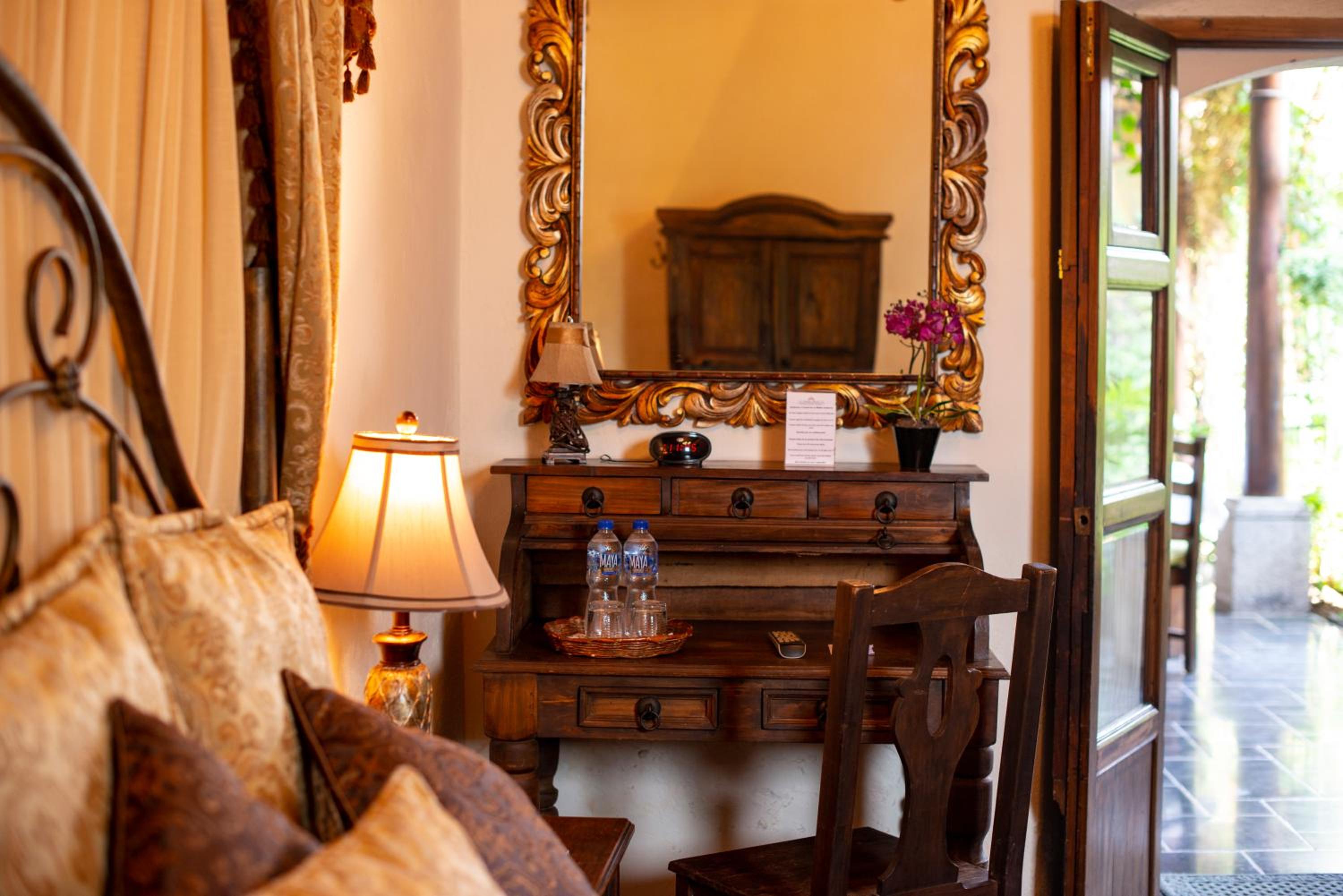 Standard Room, 1 Queen Bed photo 3