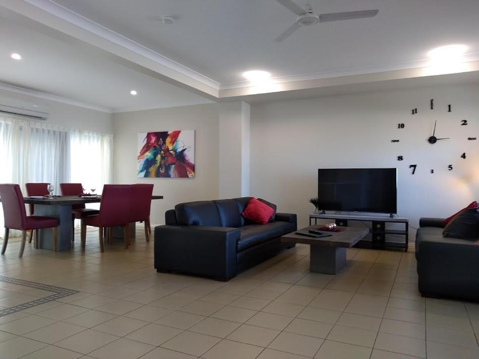 Three-Bedroom Villa photo 1