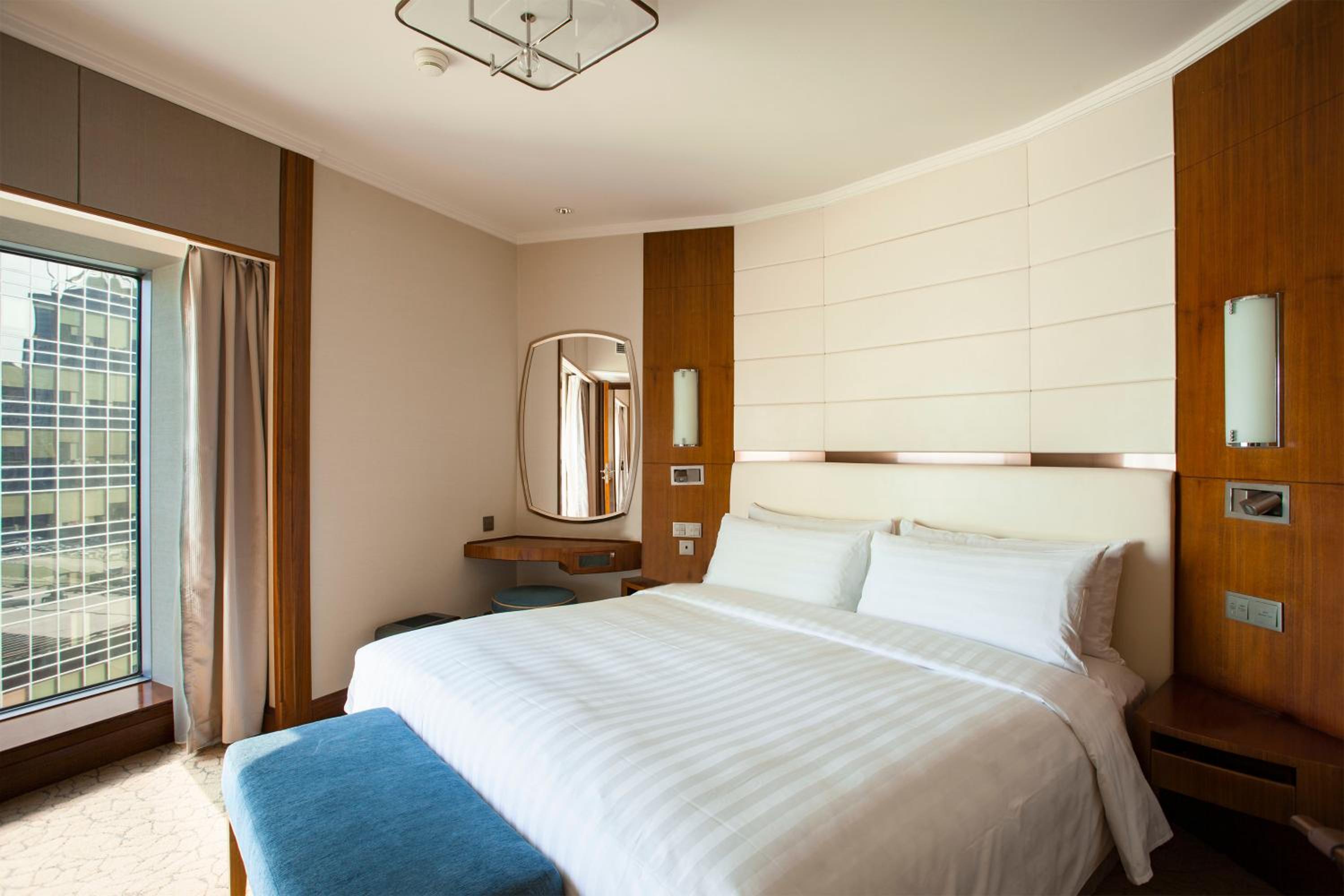 Executive Suite - Photo 11