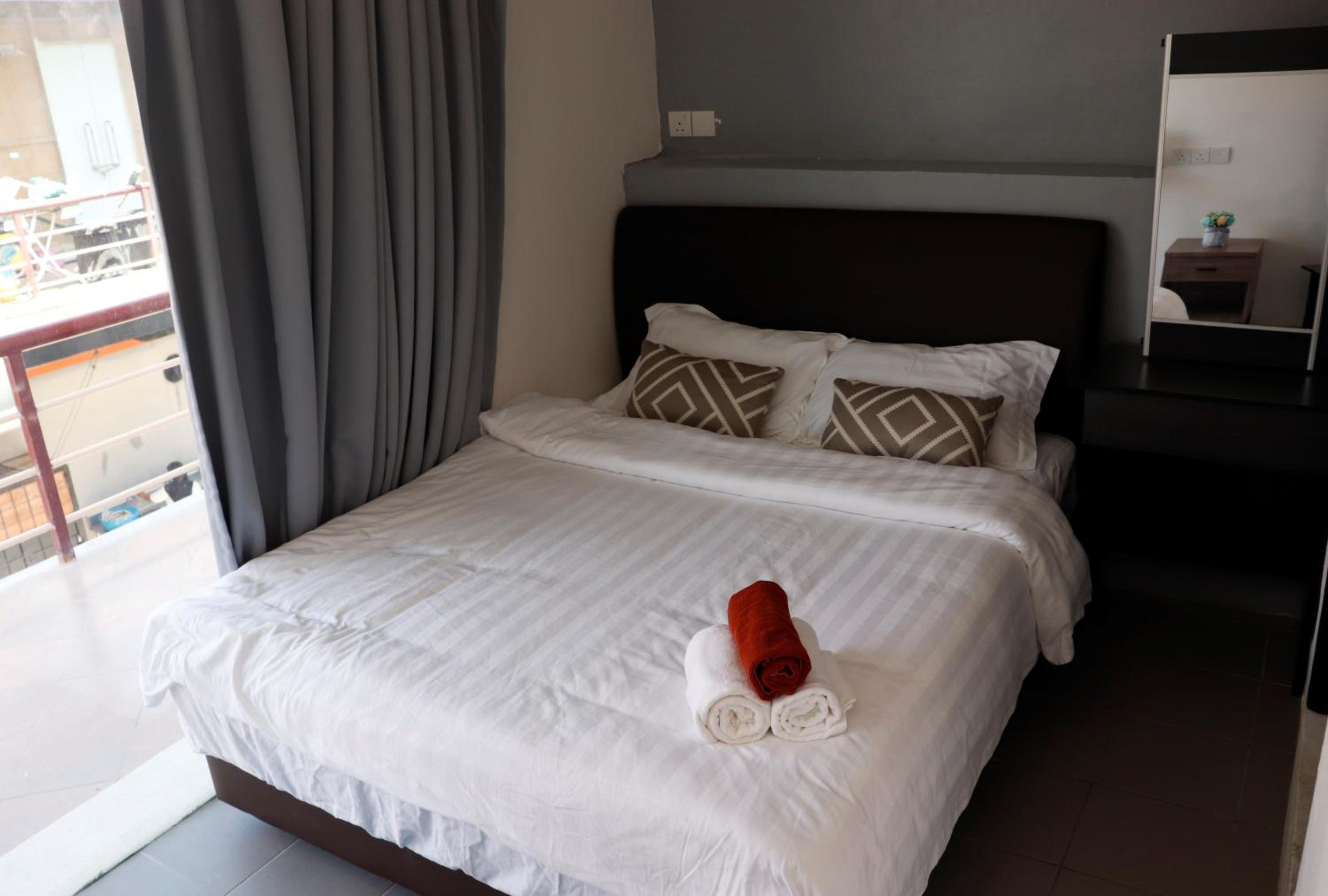 Deluxe Queen Room - Photo 3
