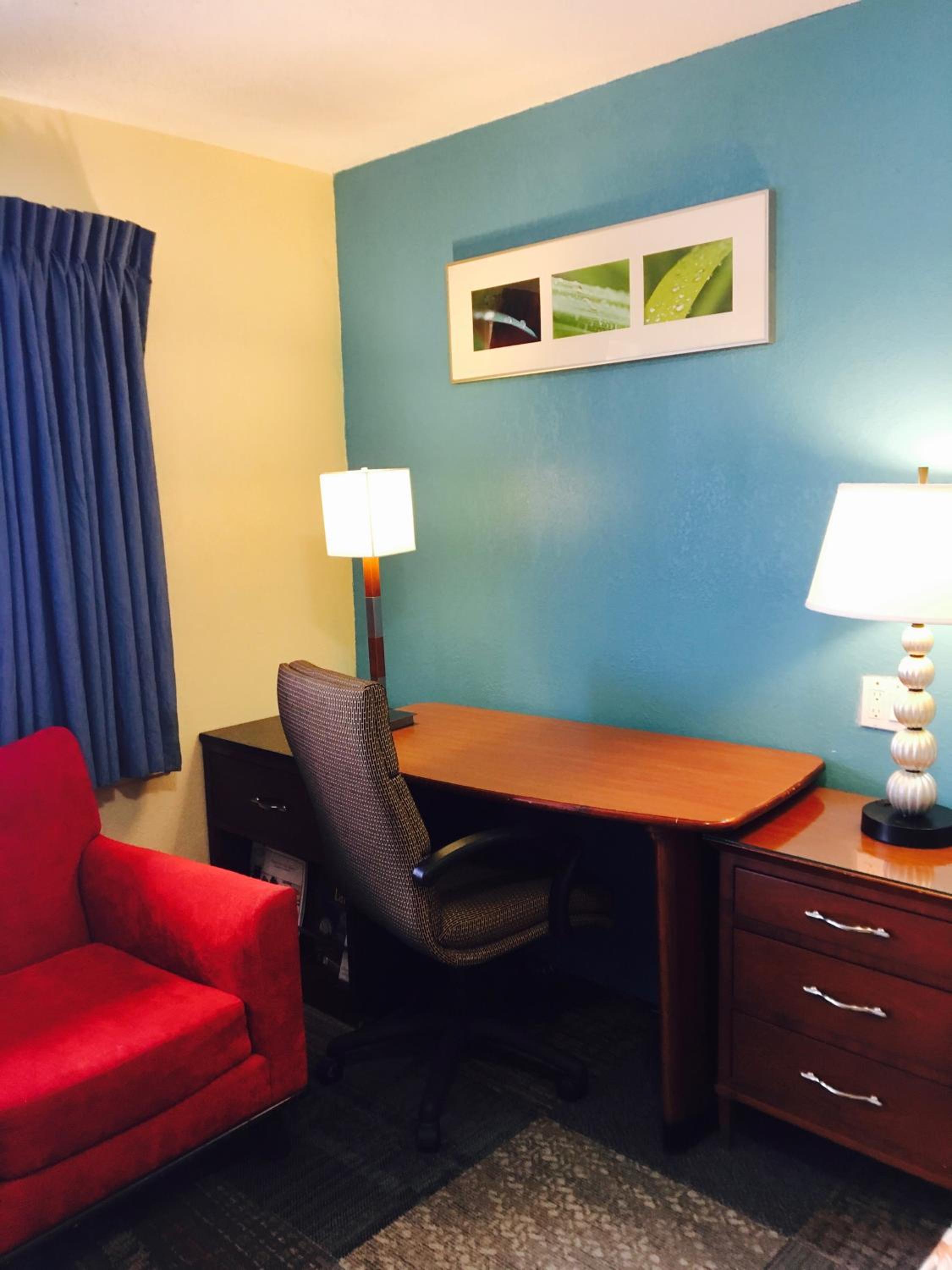 King Room - Non-Smoking photo 2