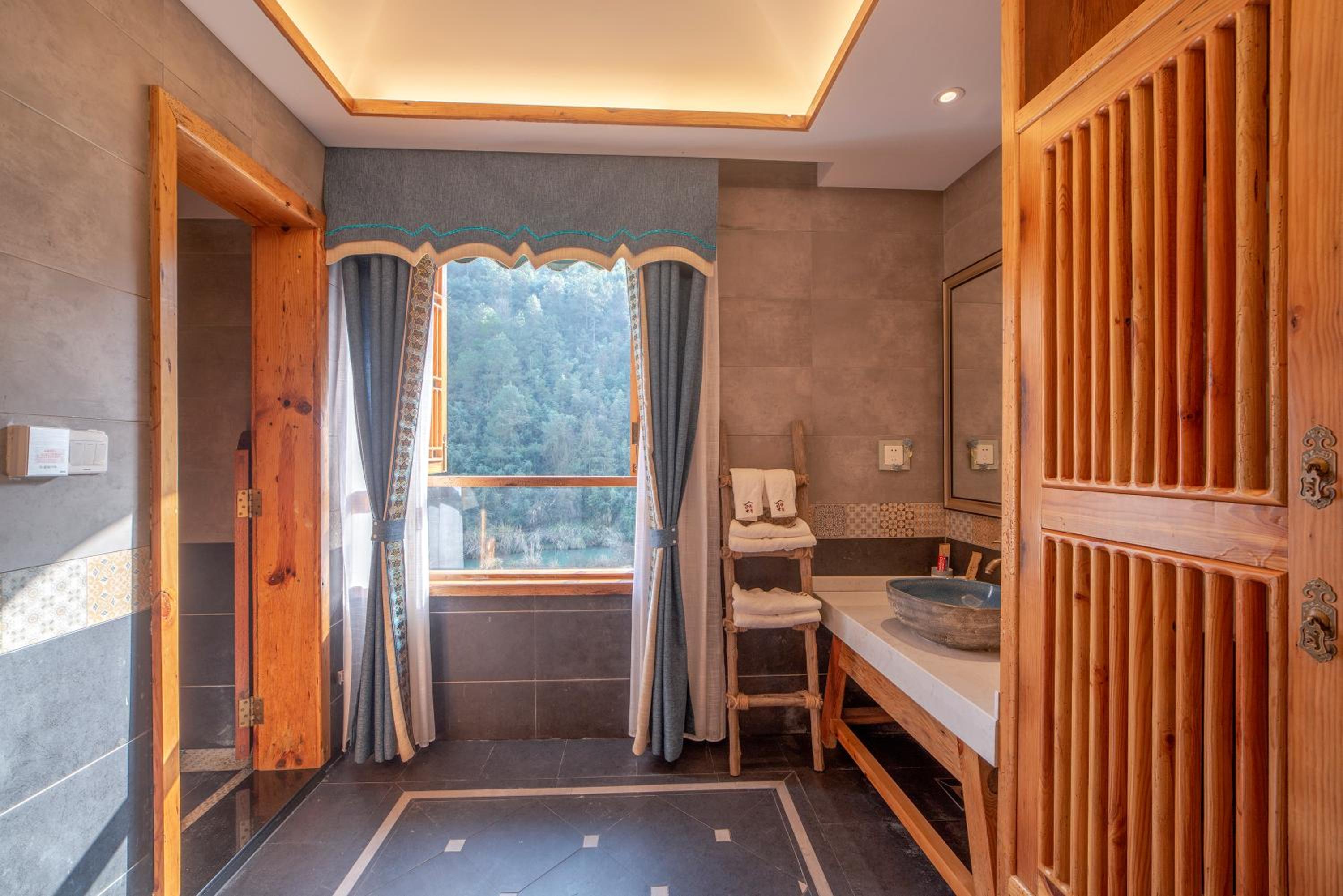 King Room with Mountain View photo 2