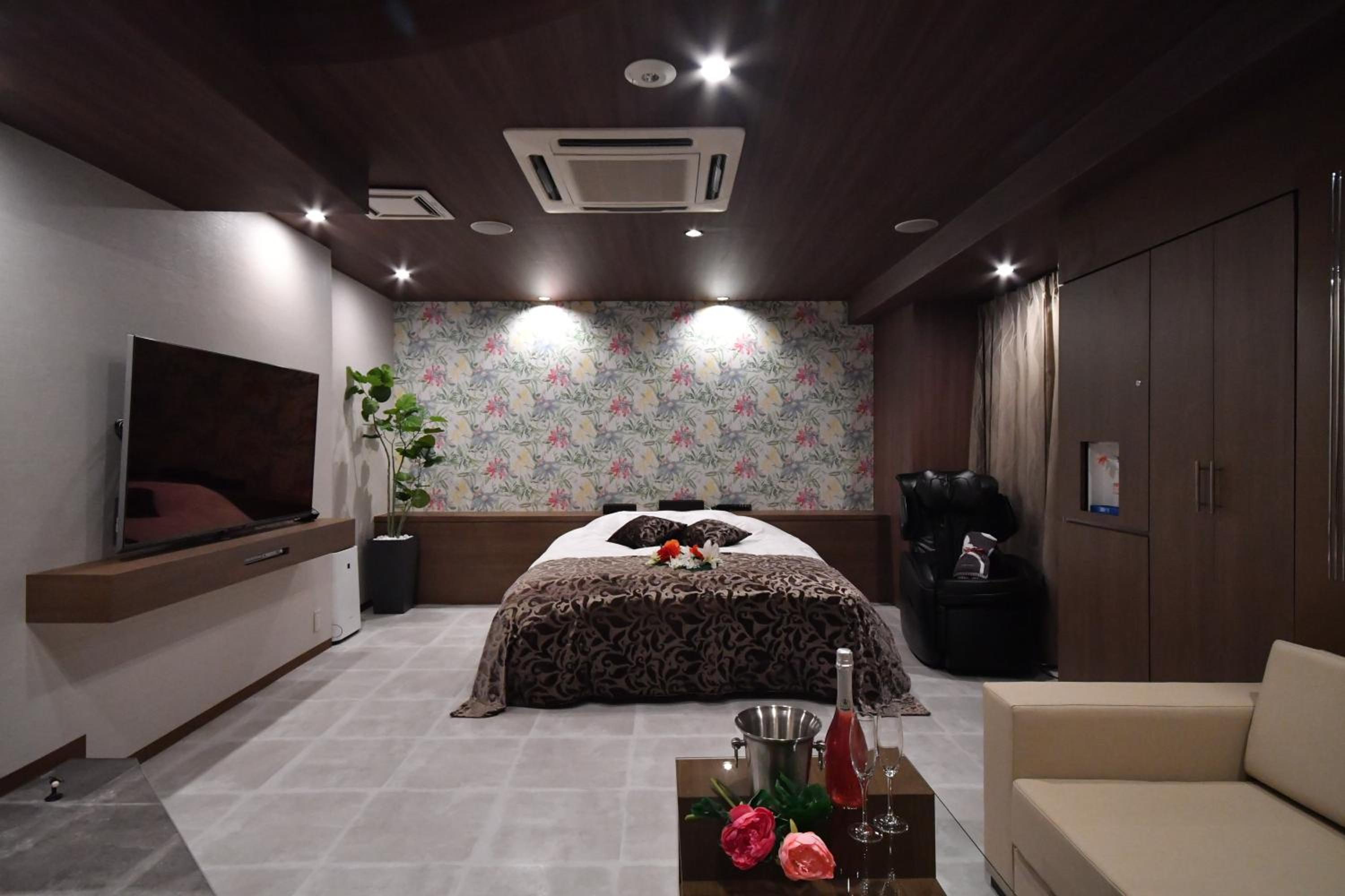 Standard King Room - Photo 4