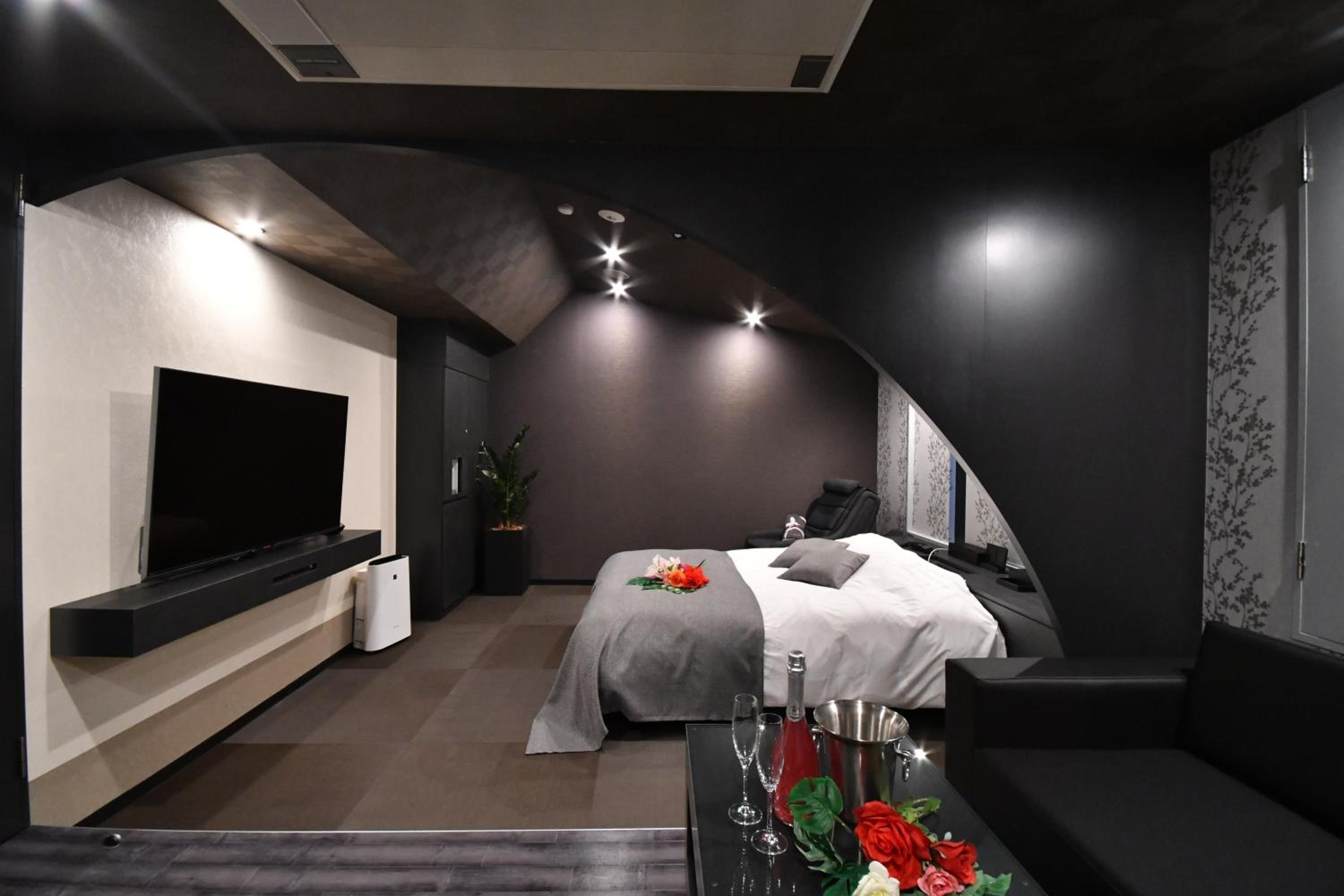 Standard King Room - Photo 5