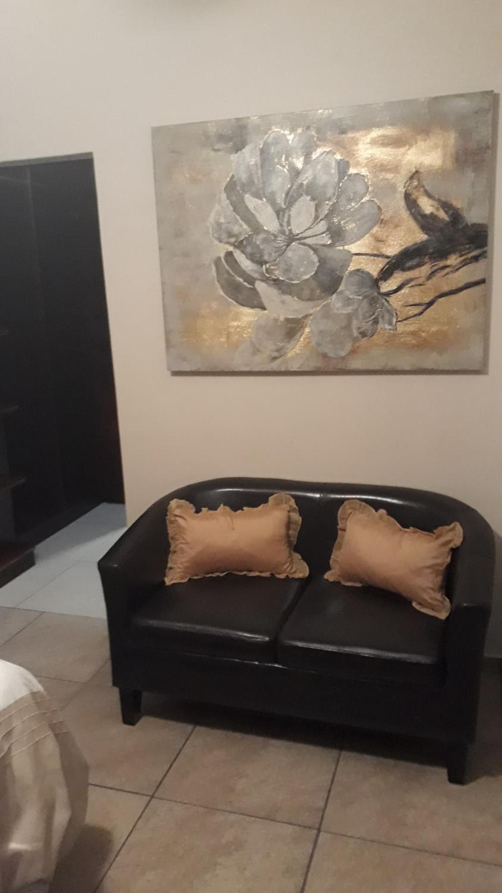 Deluxe Queen Suite