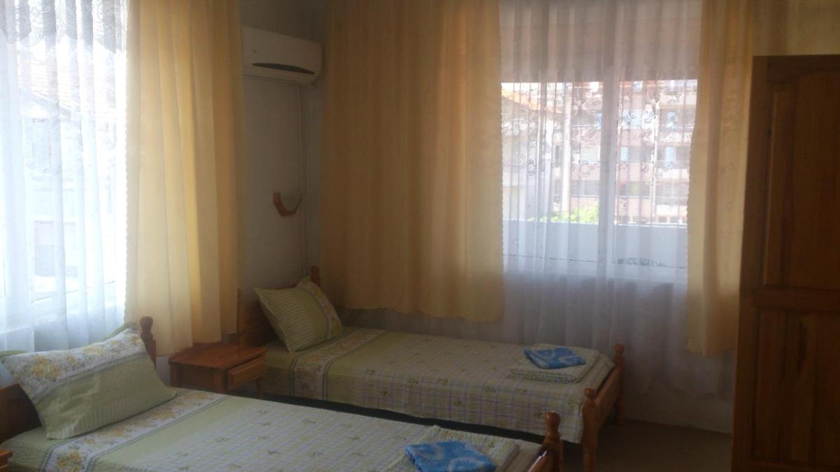 Quadruple Room with Balcony photo 2