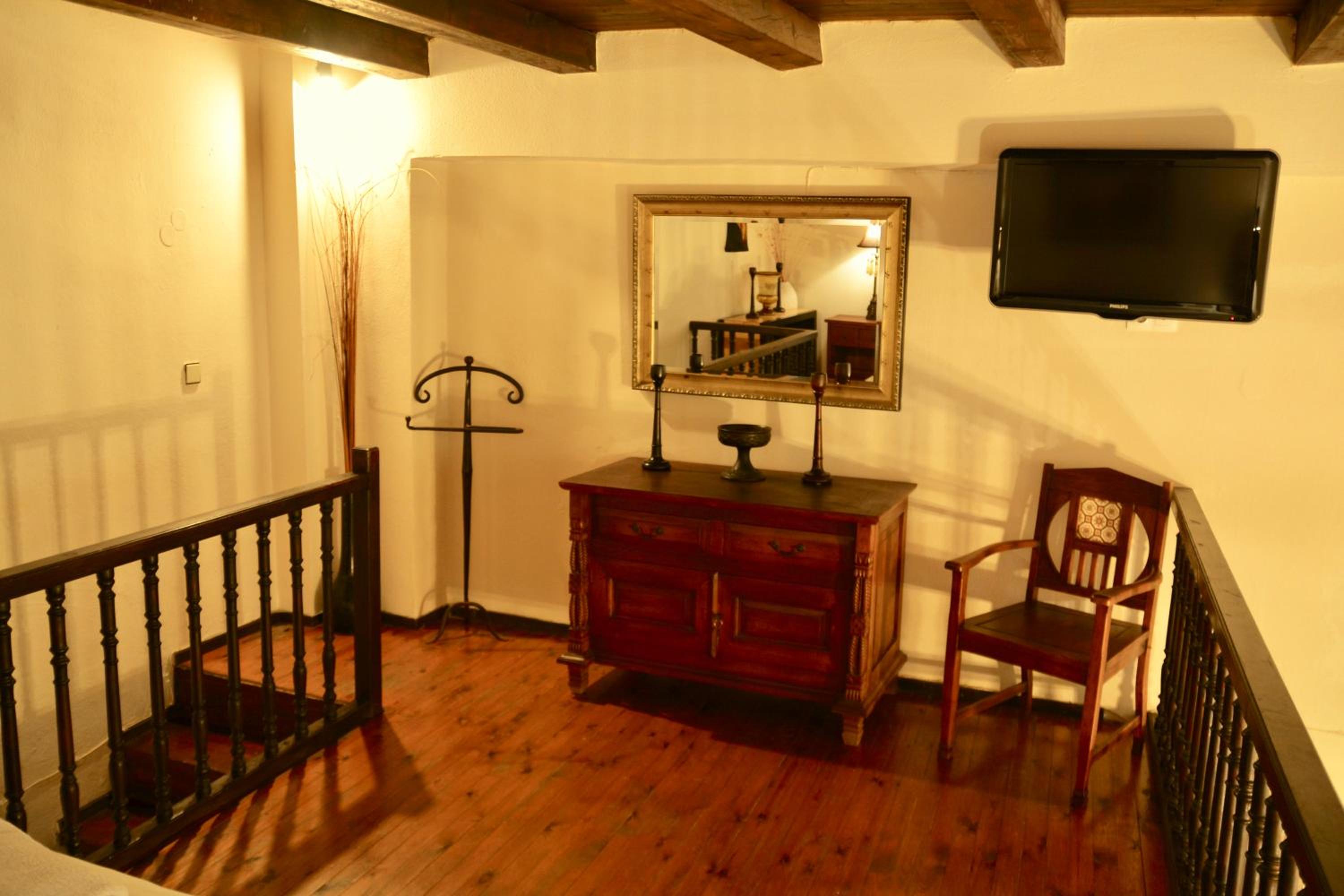 Superior Suite - Split Level - Photo 24