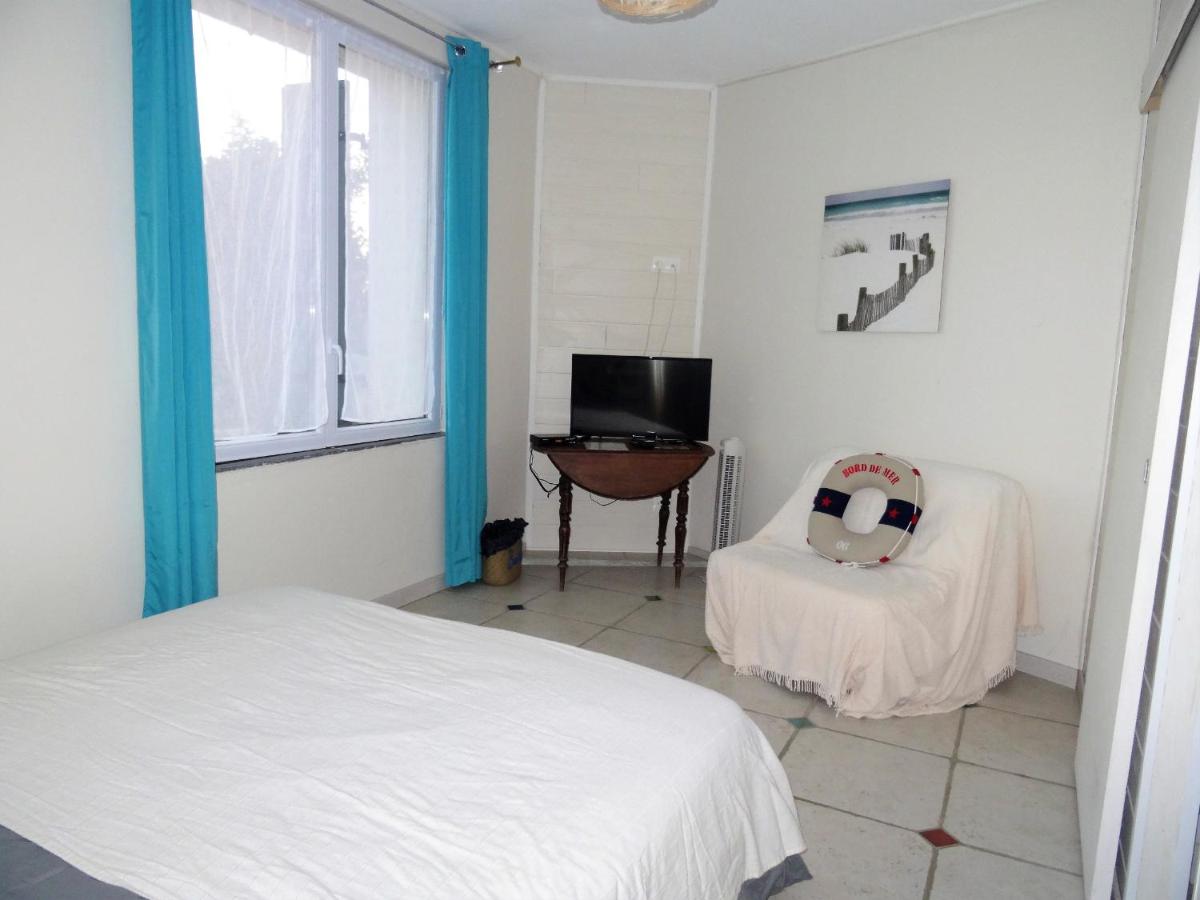 Triple Room with Pool View photo 3