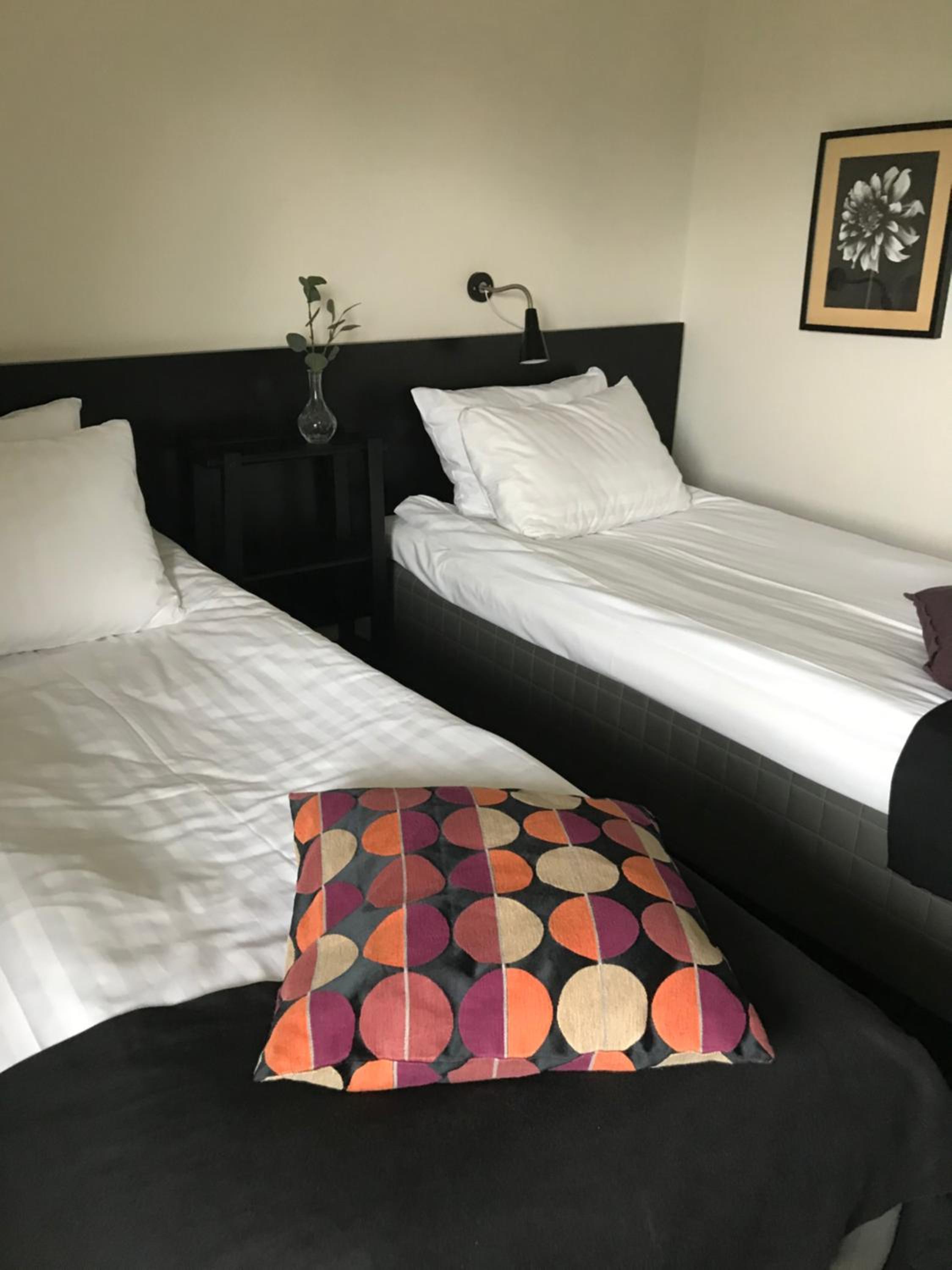 Twin Room - Photo 2