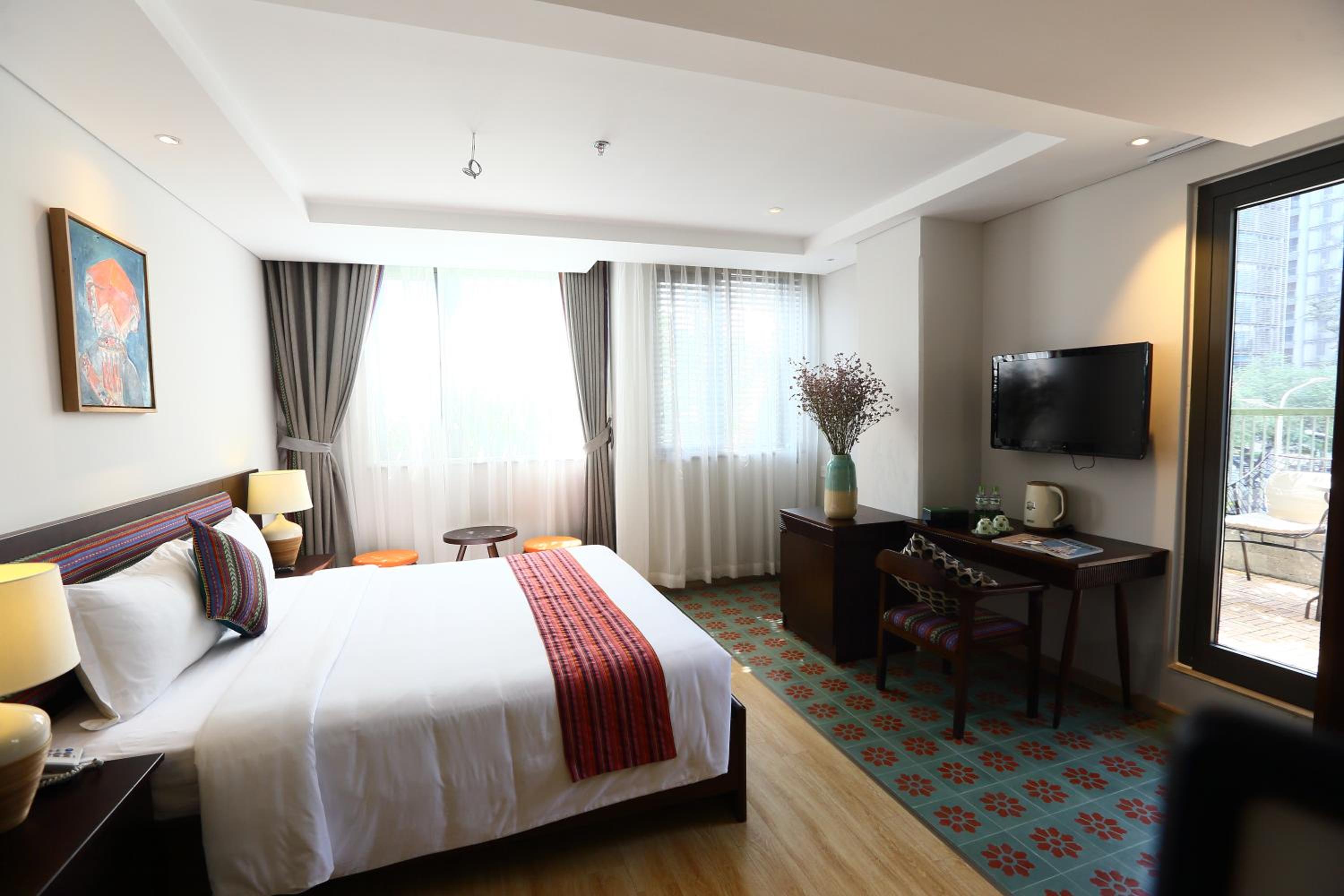 Suite with Balcony + Afternoon Tea On Rooftop photo 3