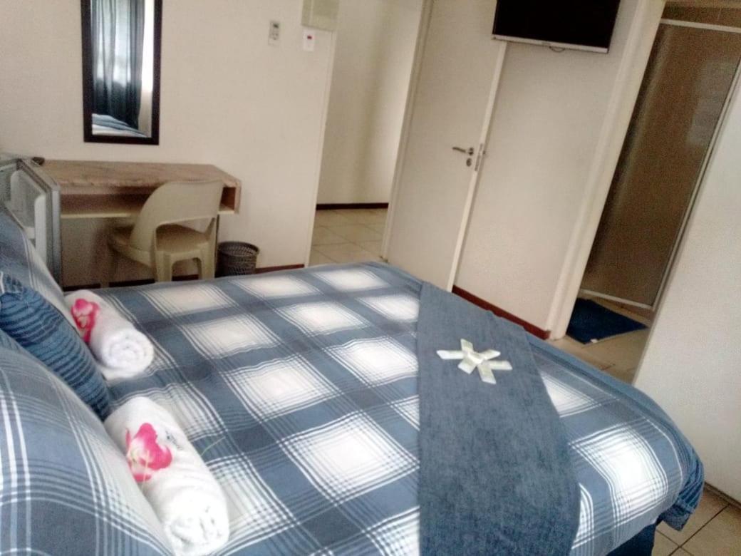 Double Room with Private Bathroom - Photo 2