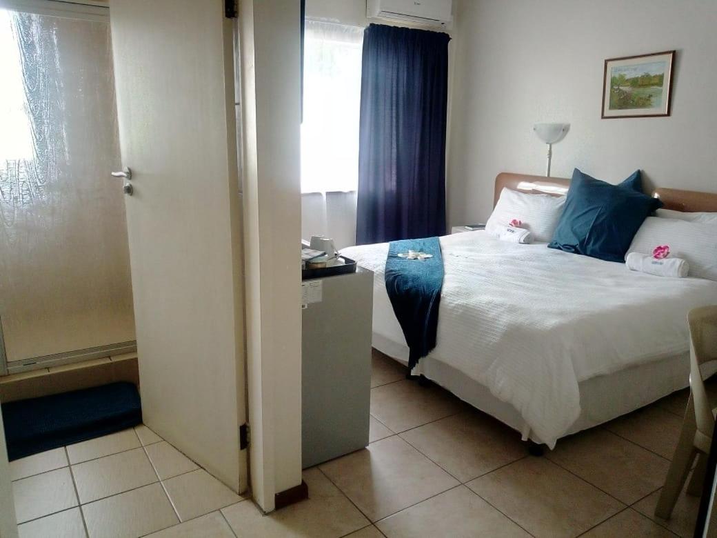Double Room with Private Bathroom - Photo 5
