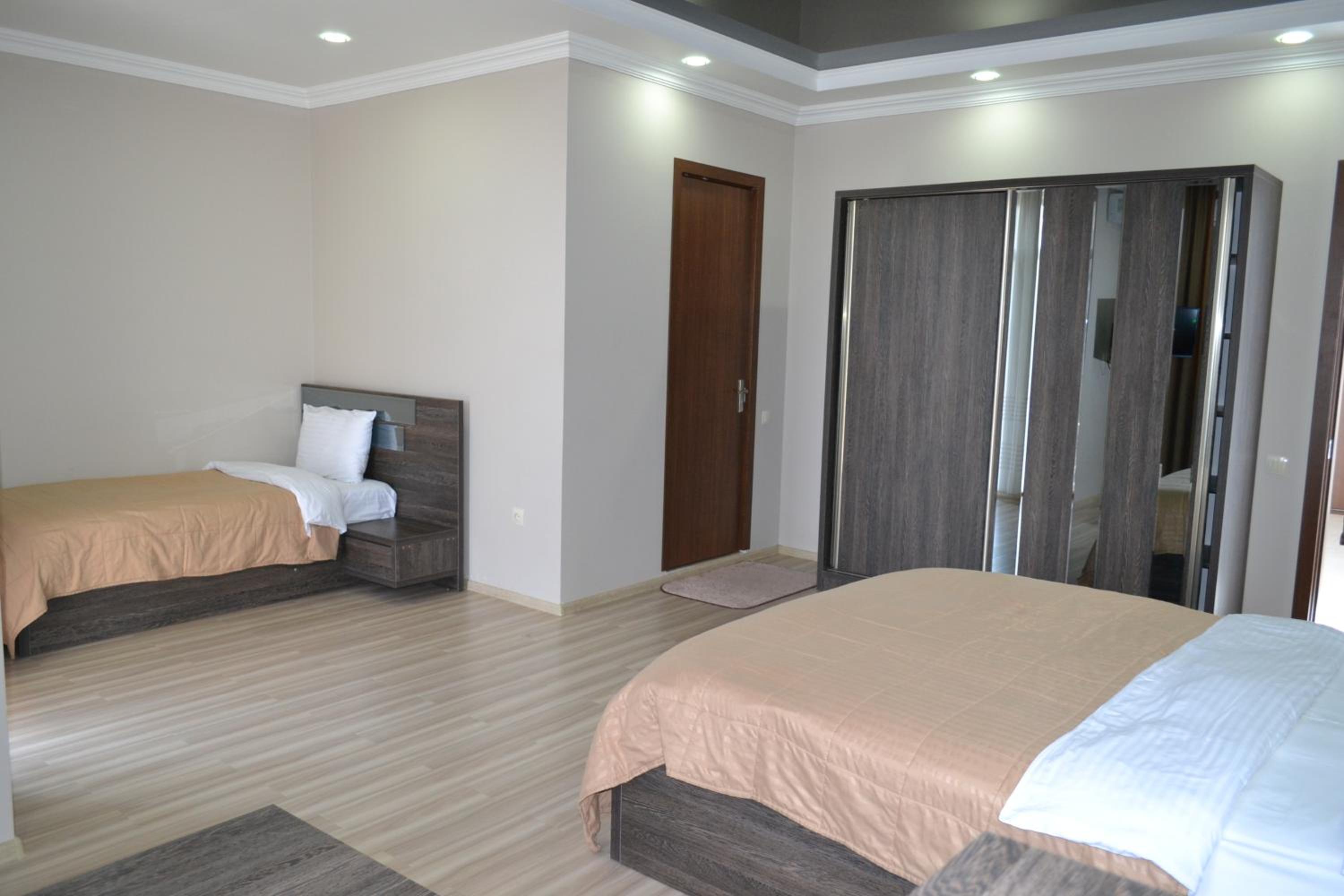 Standard Triple Room photo 2