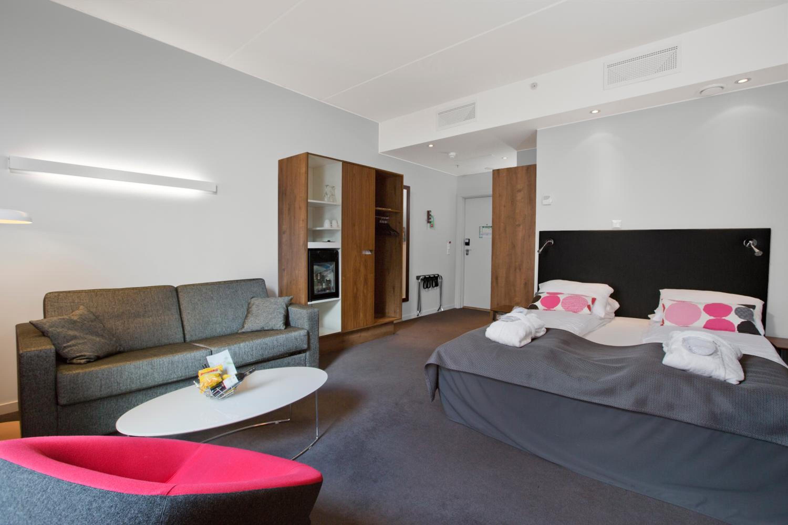 Business Double Room - Photo 1