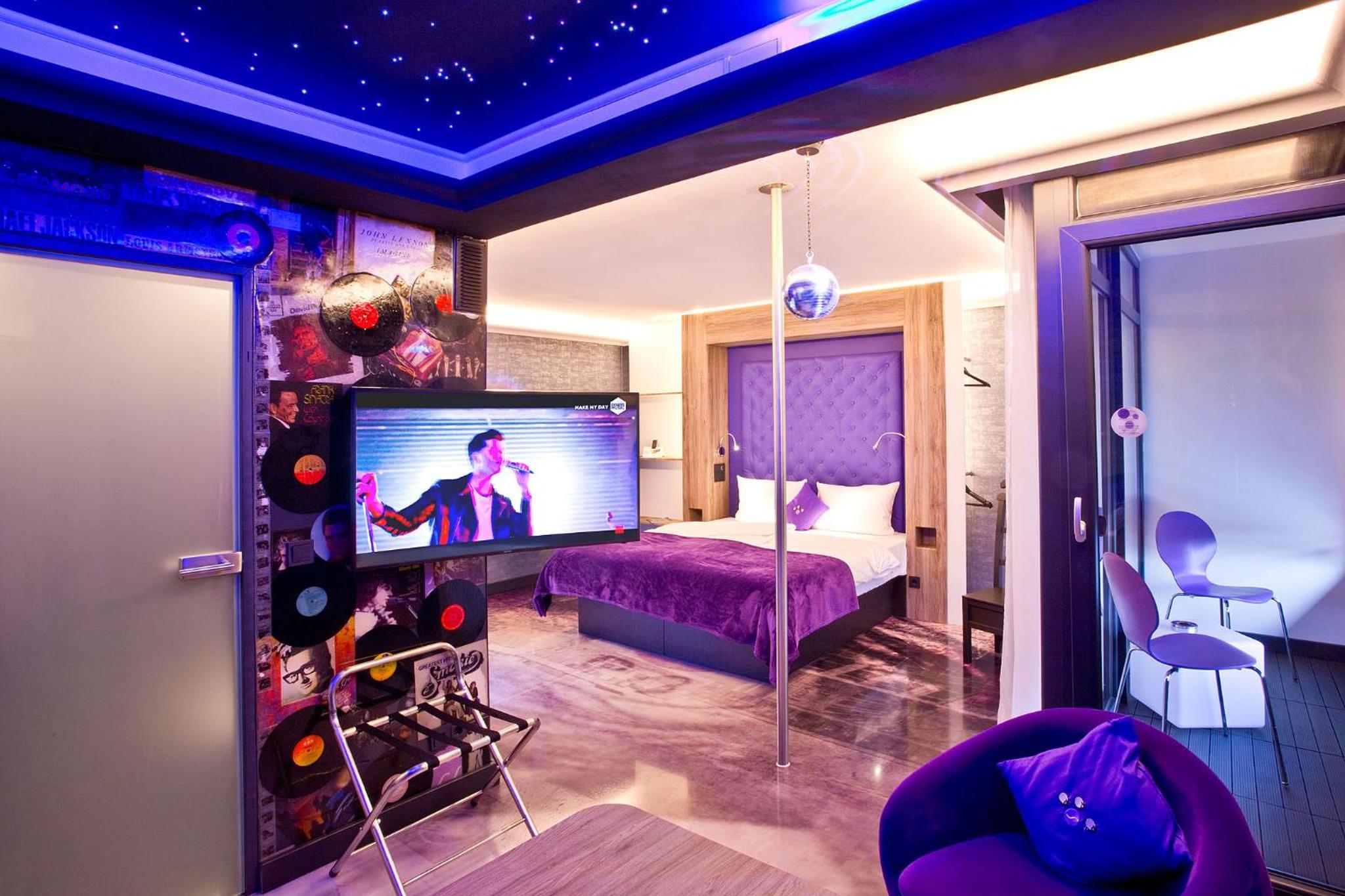 Music Room - Photo 1