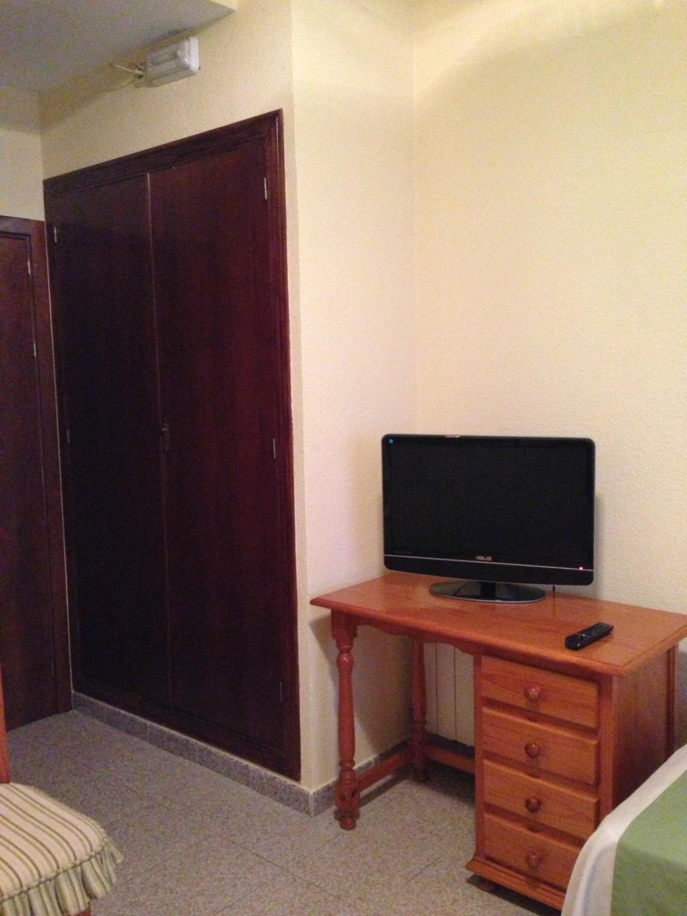 Family Room - Photo 4
