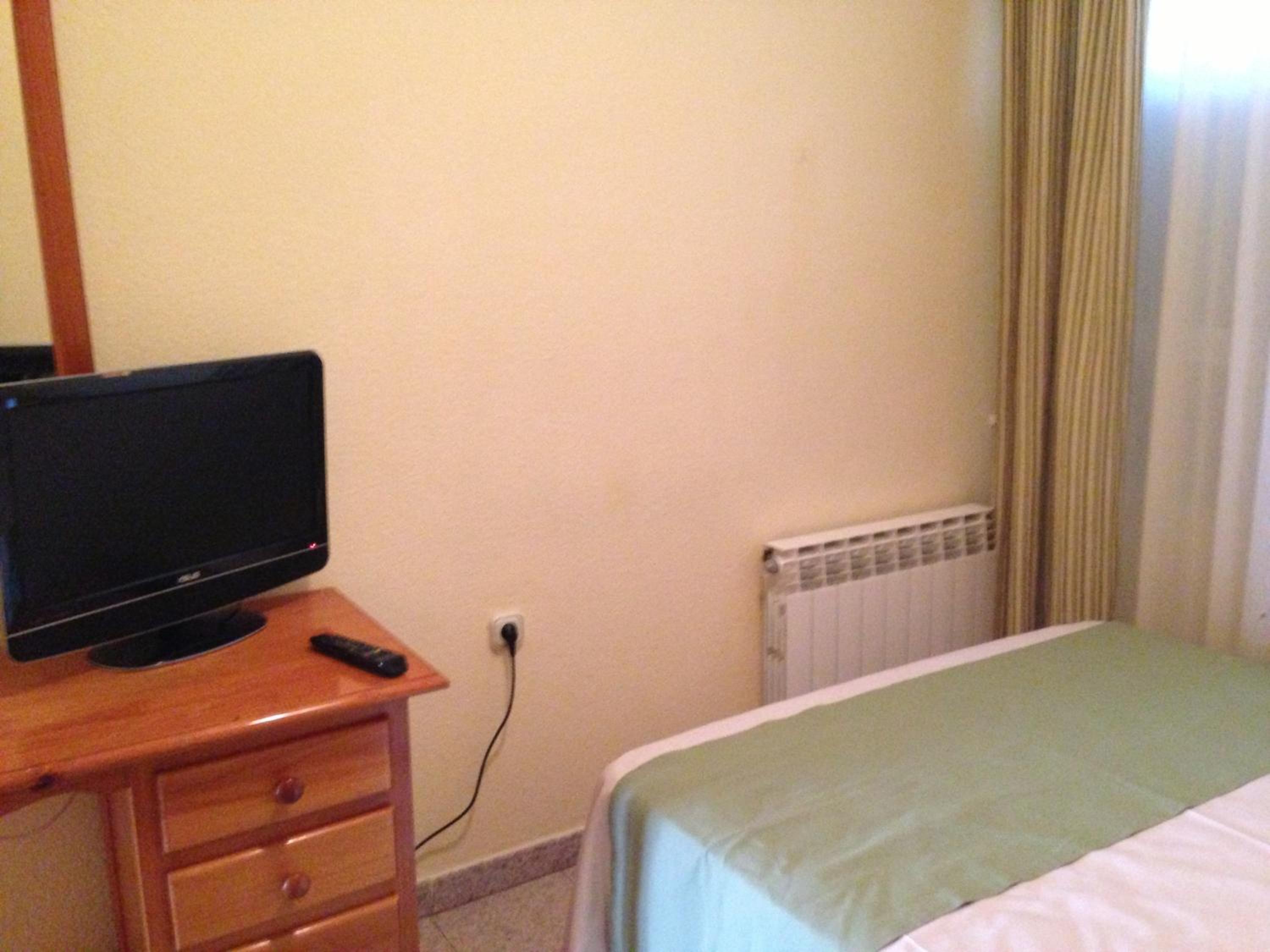 Double or Twin Room - Photo 4