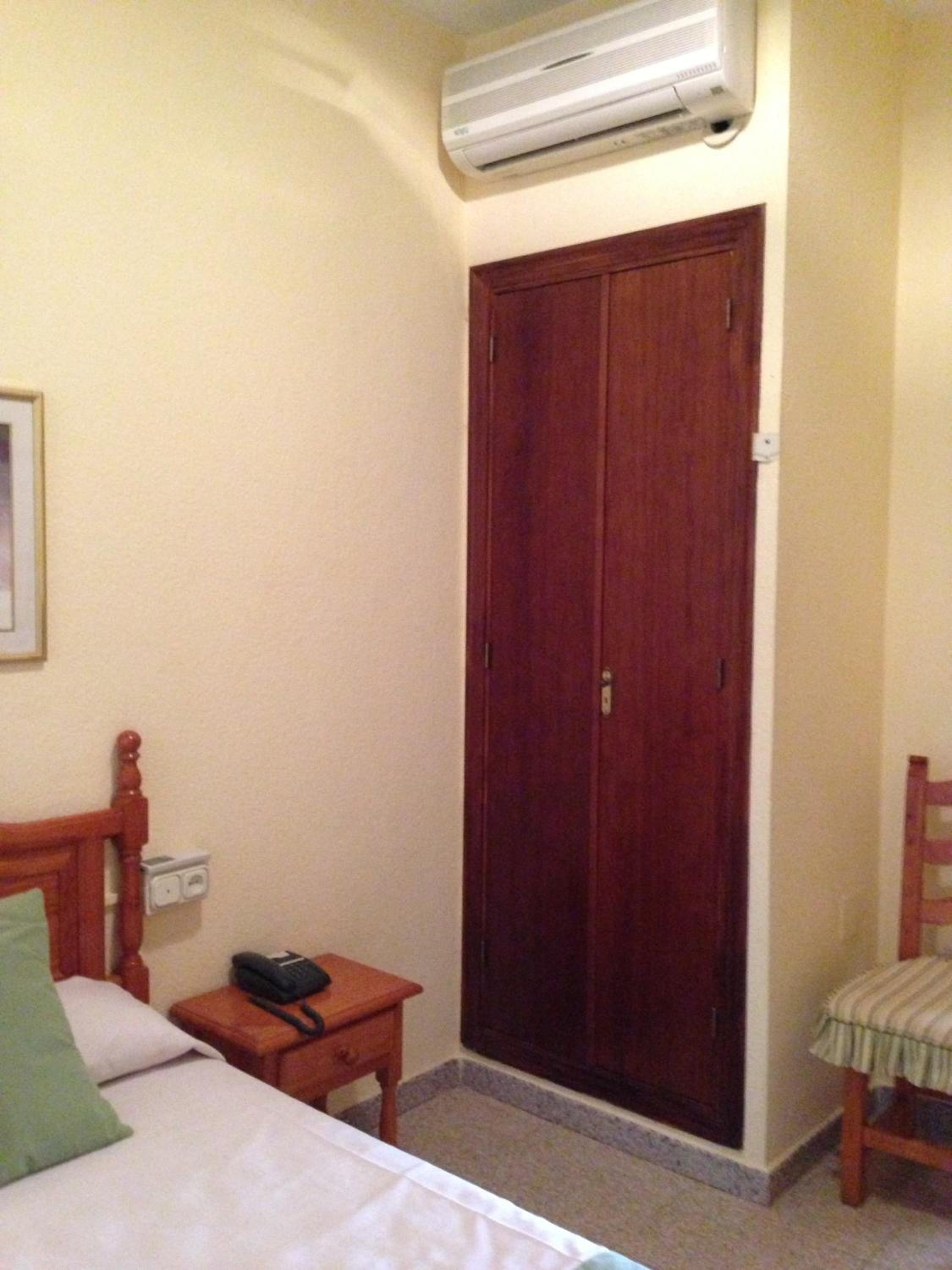Double or Twin Room - Photo 2