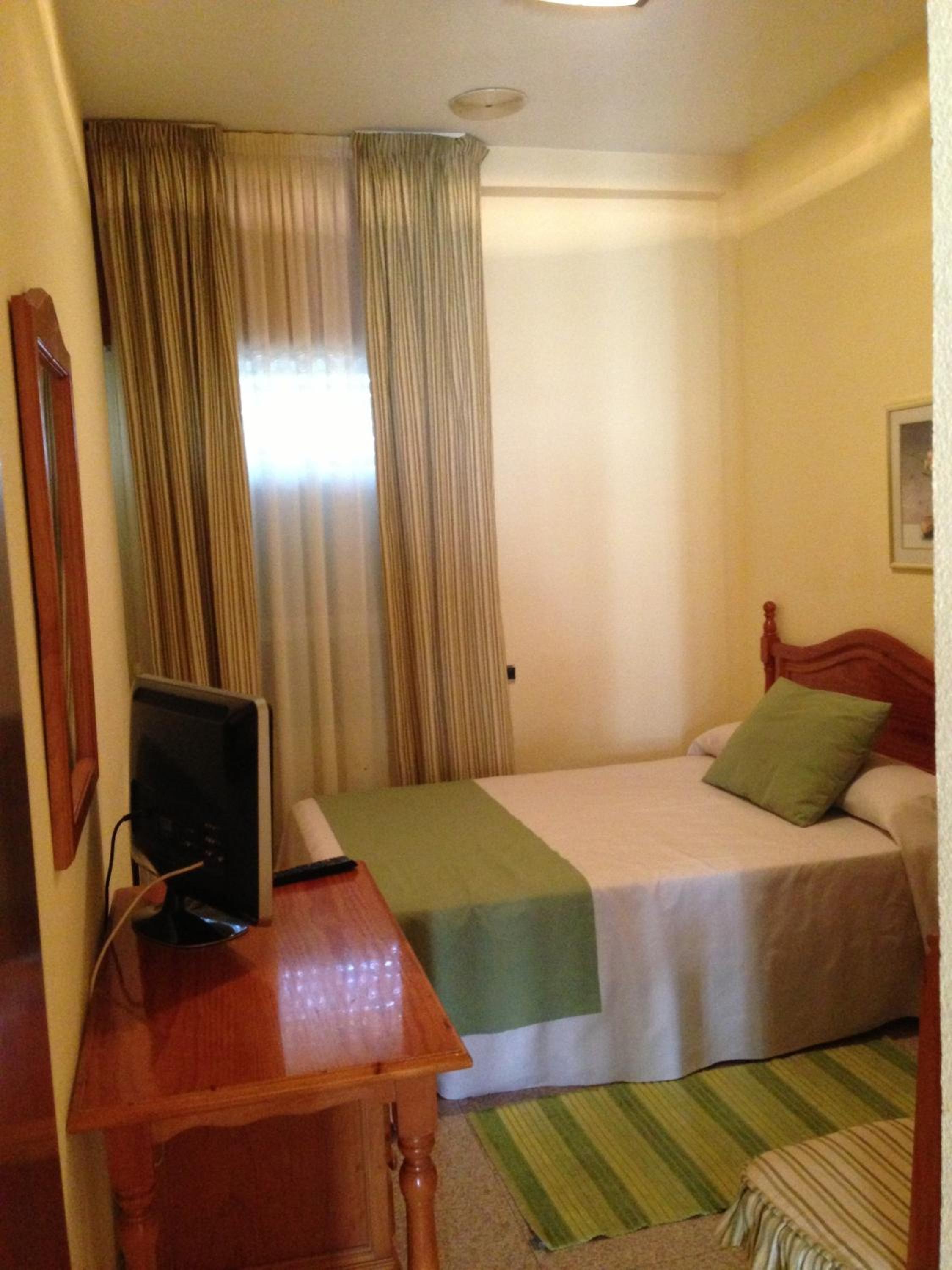 Double or Twin Room - Photo 3