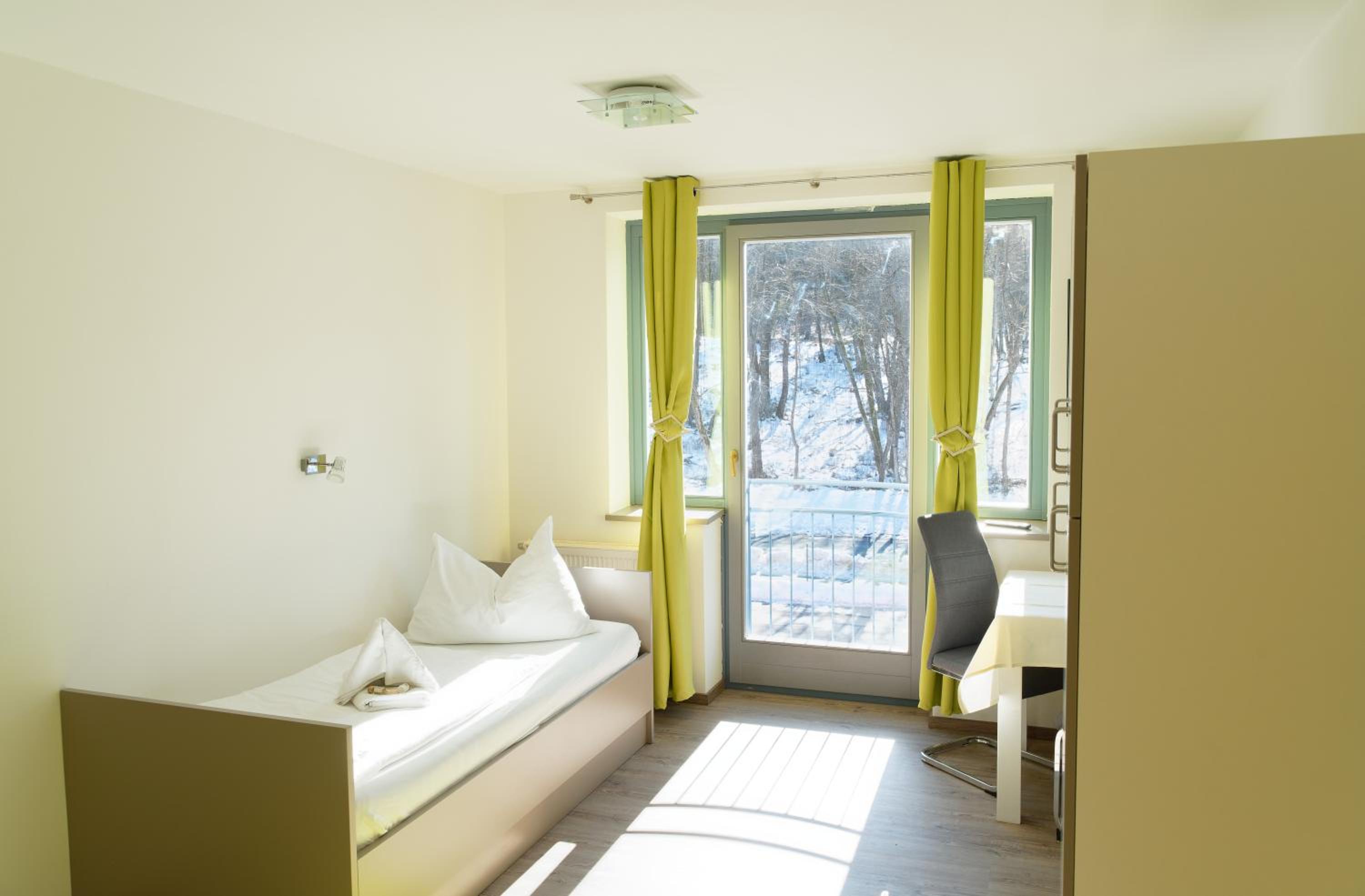 Single Room with Bathroom photo 2