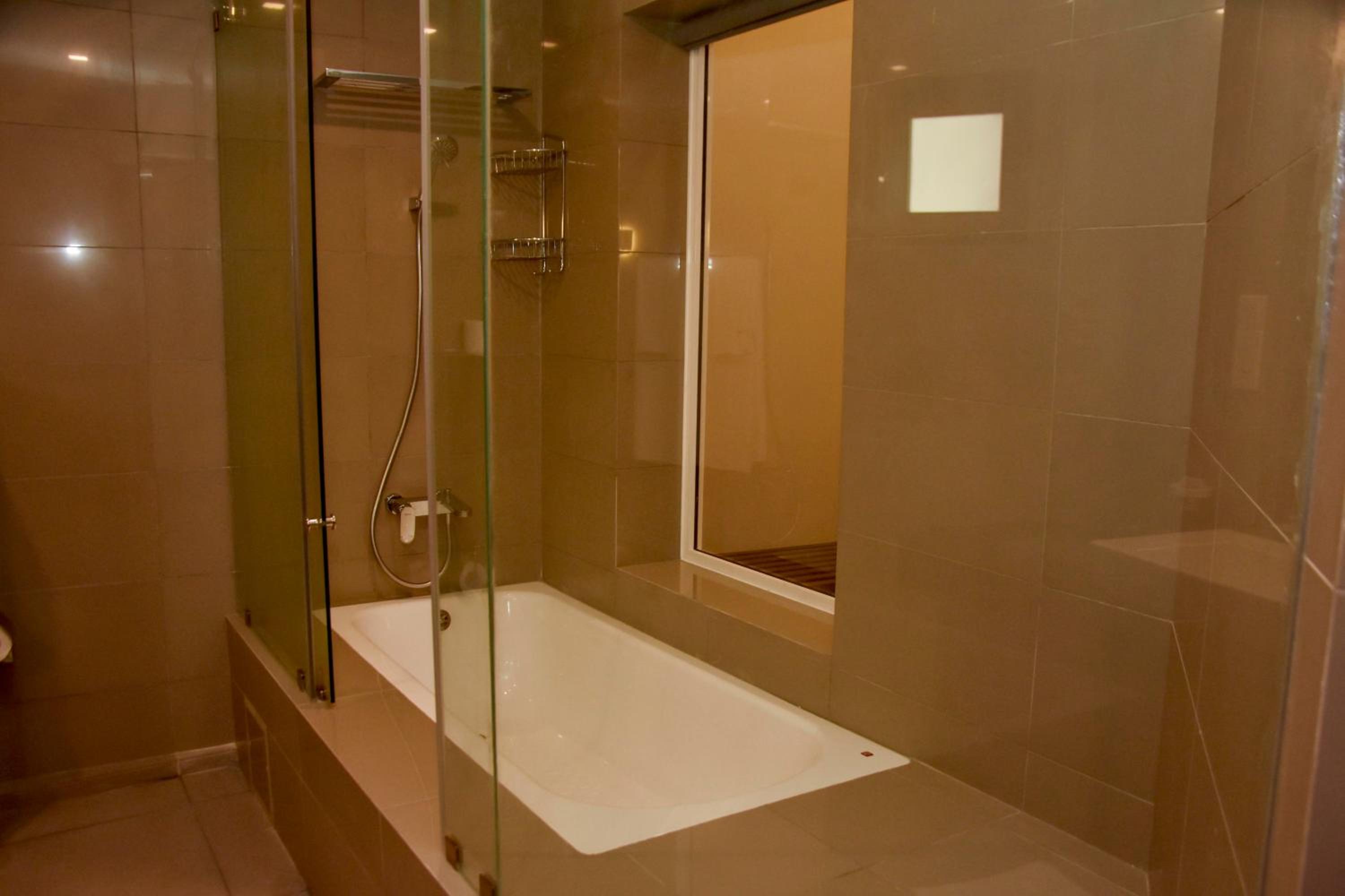 Deluxe Double Room with Sea View and Balcony - Photo 30