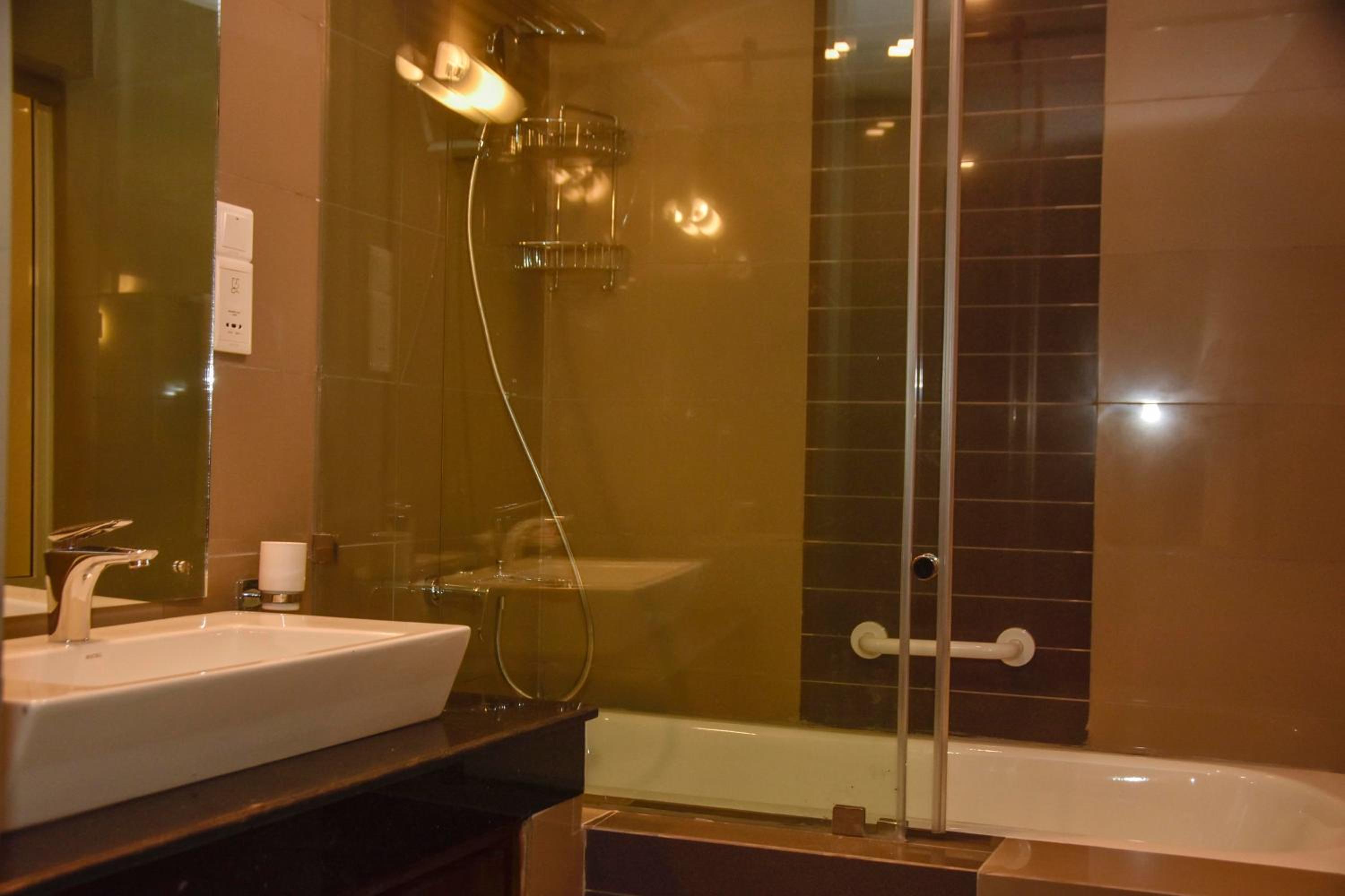 Deluxe Double Room with Sea View and Balcony - Photo 28