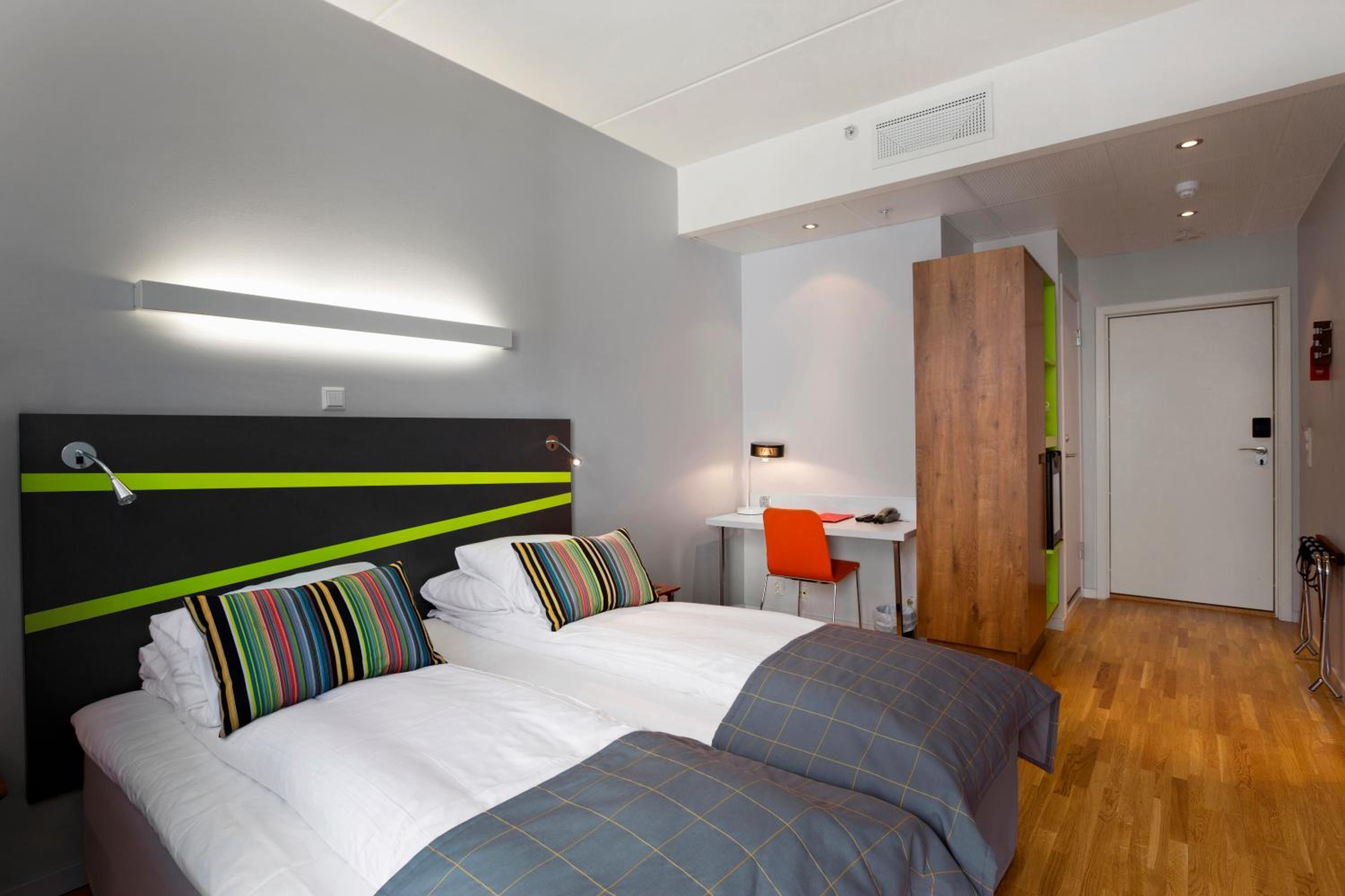 Standard Twin Room - Photo 7