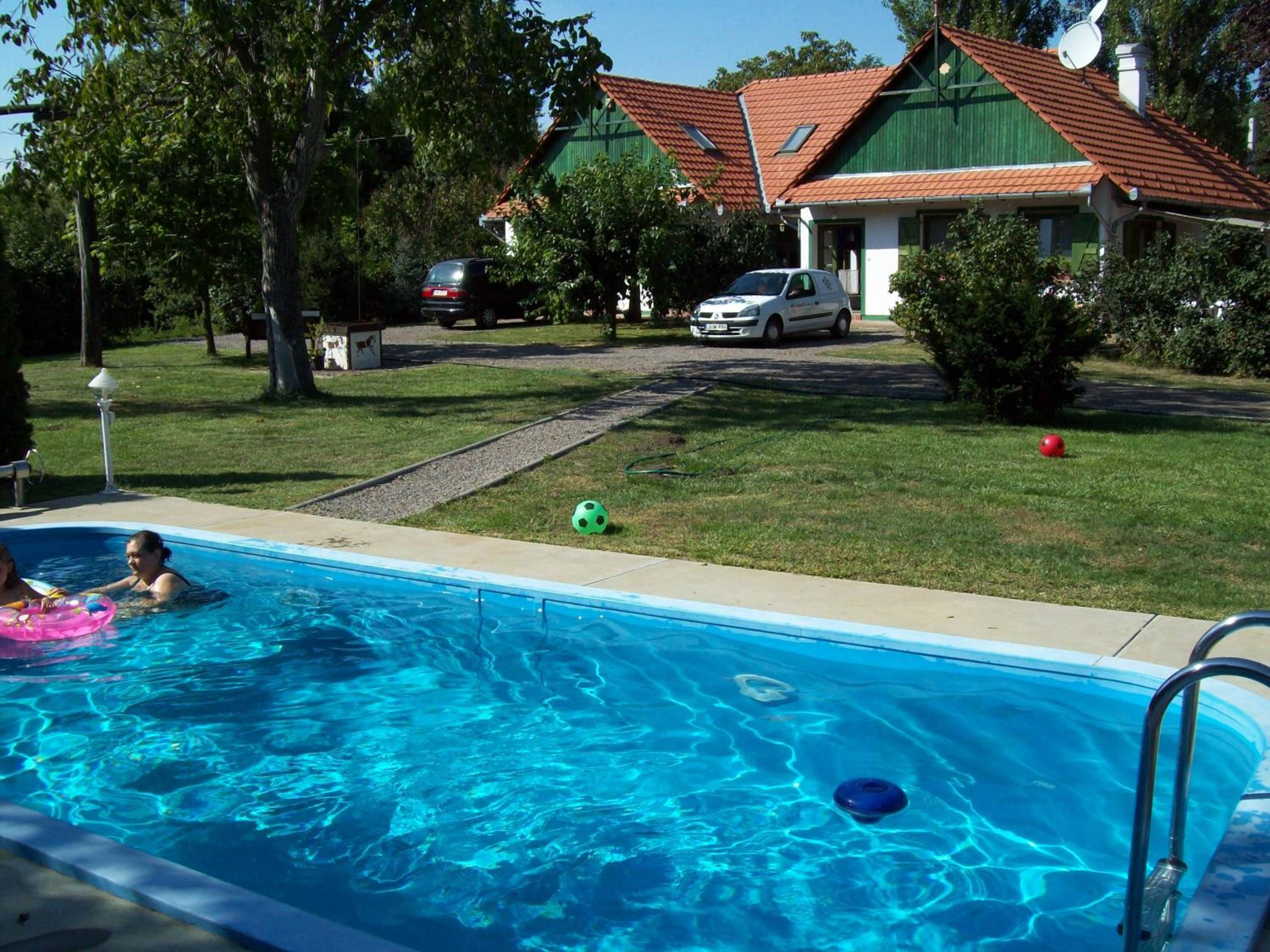 Six-Bedroom House photo 1