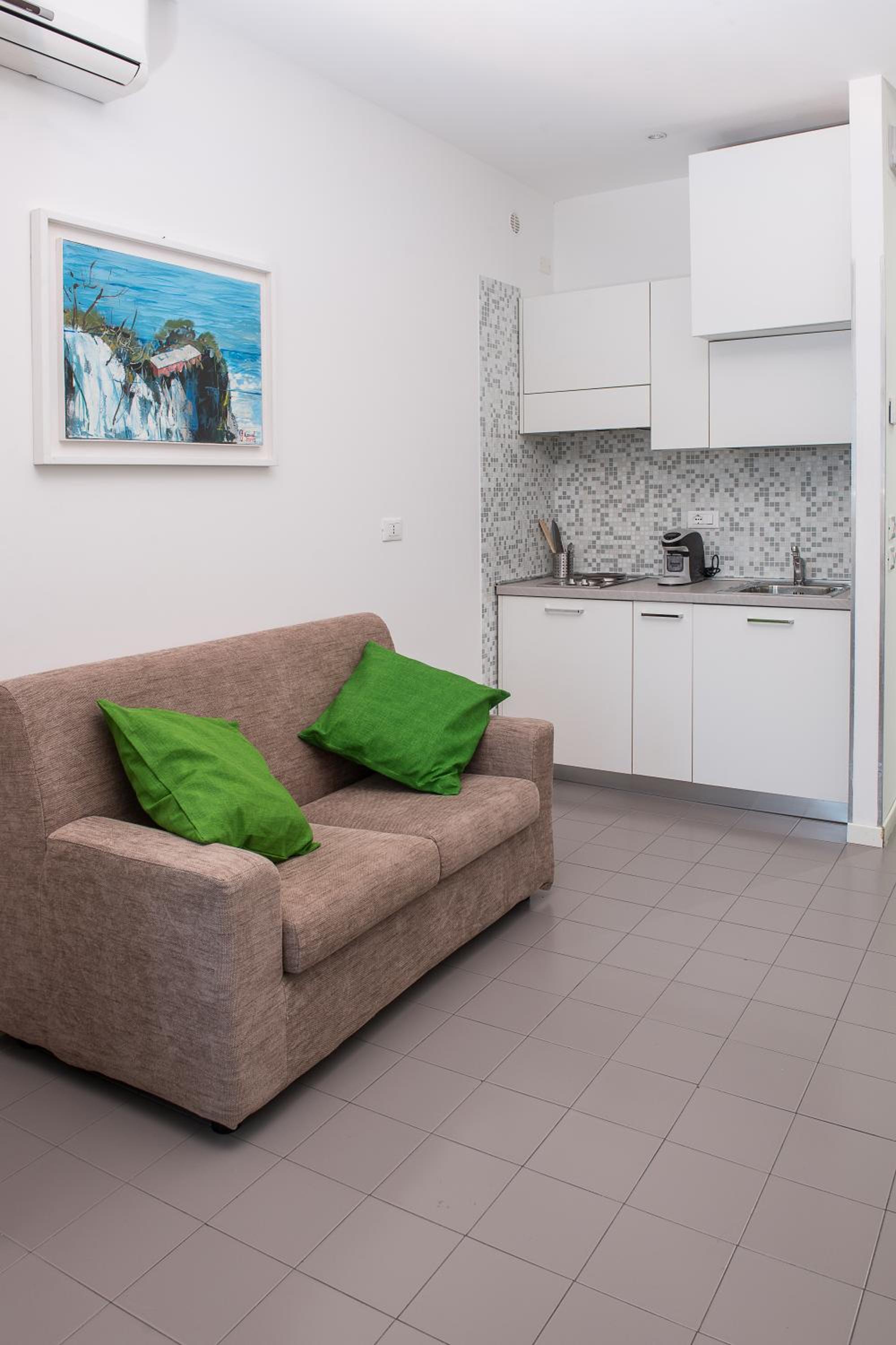 King Studio With Sofa Bed photo 3