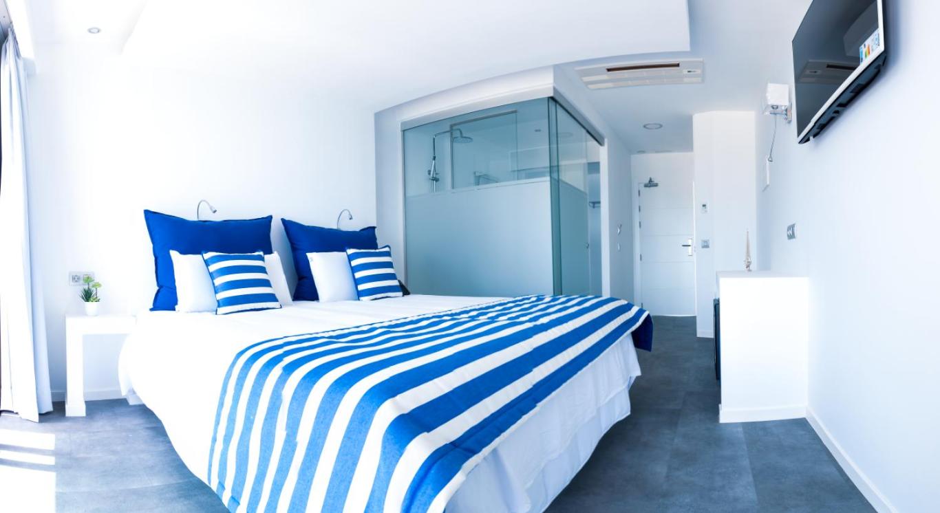 Deluxe Double Room with Balcony and Sea View