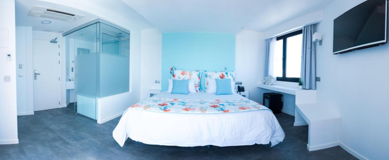 Superior Double Room with Balcony and Sea View - Photo 10