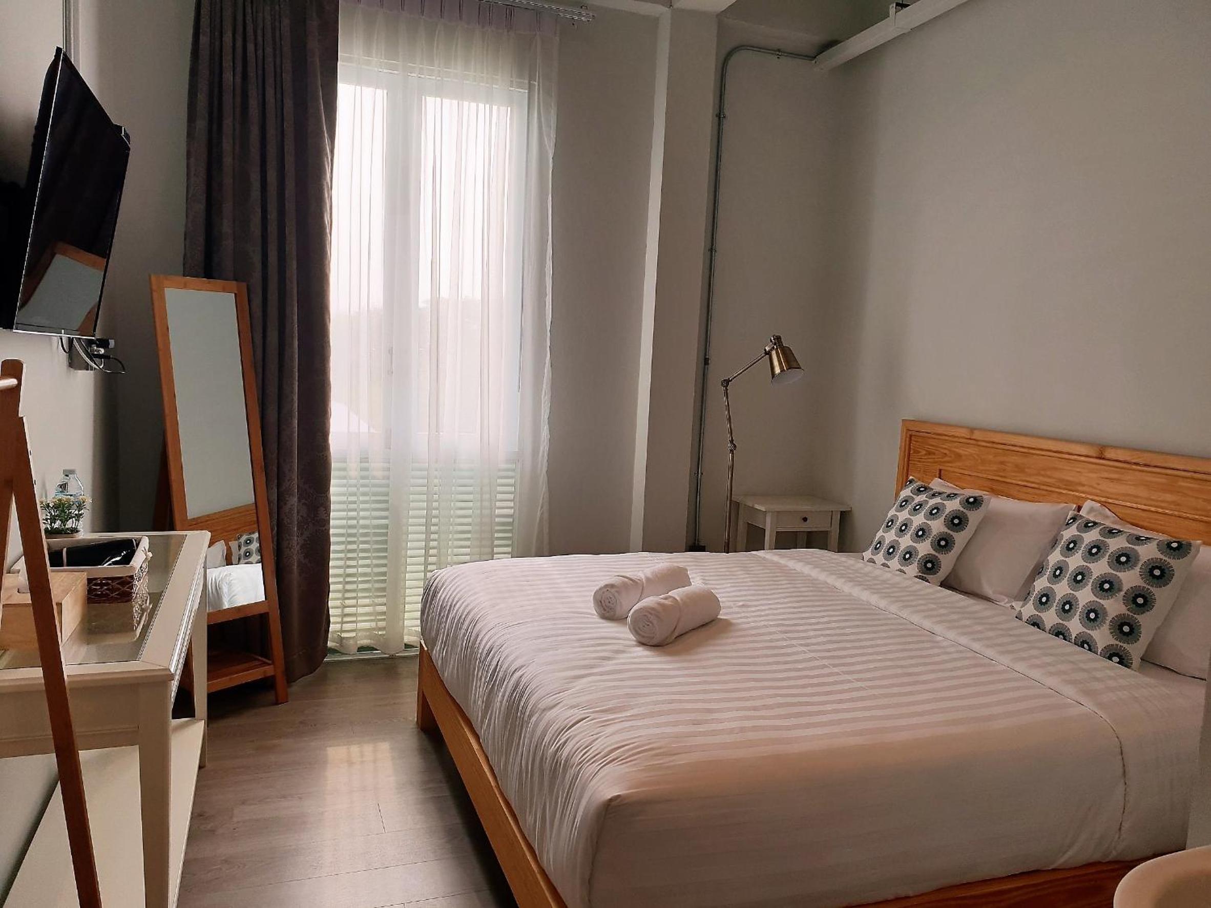 Deluxe King Room - Photo 4
