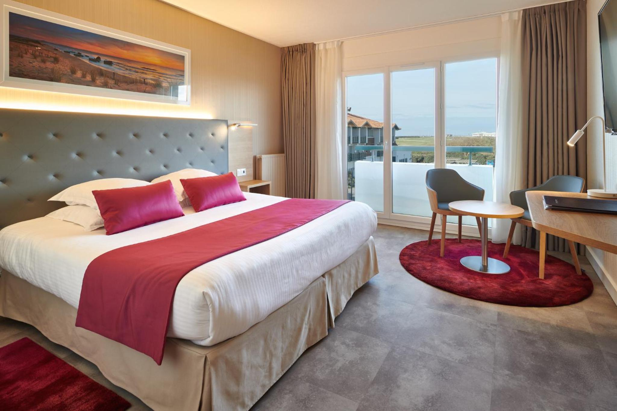 Double Room with Partial Ocean View - Photo 2