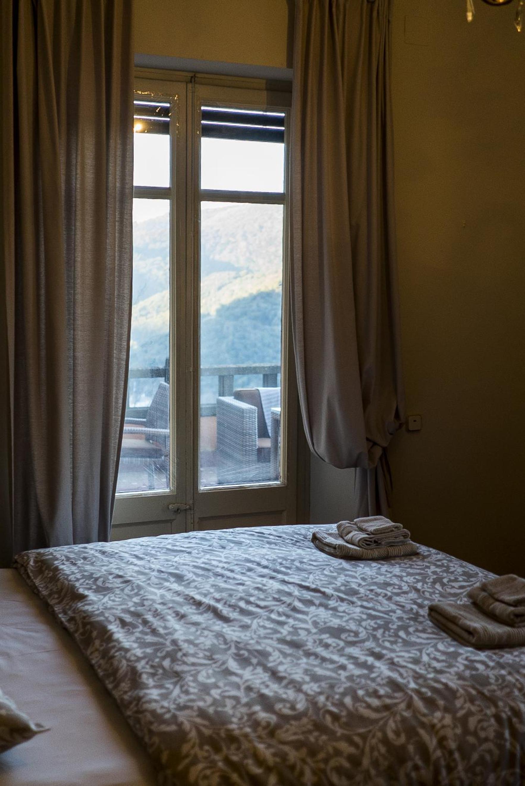 Double Room with Balcony - Photo 1