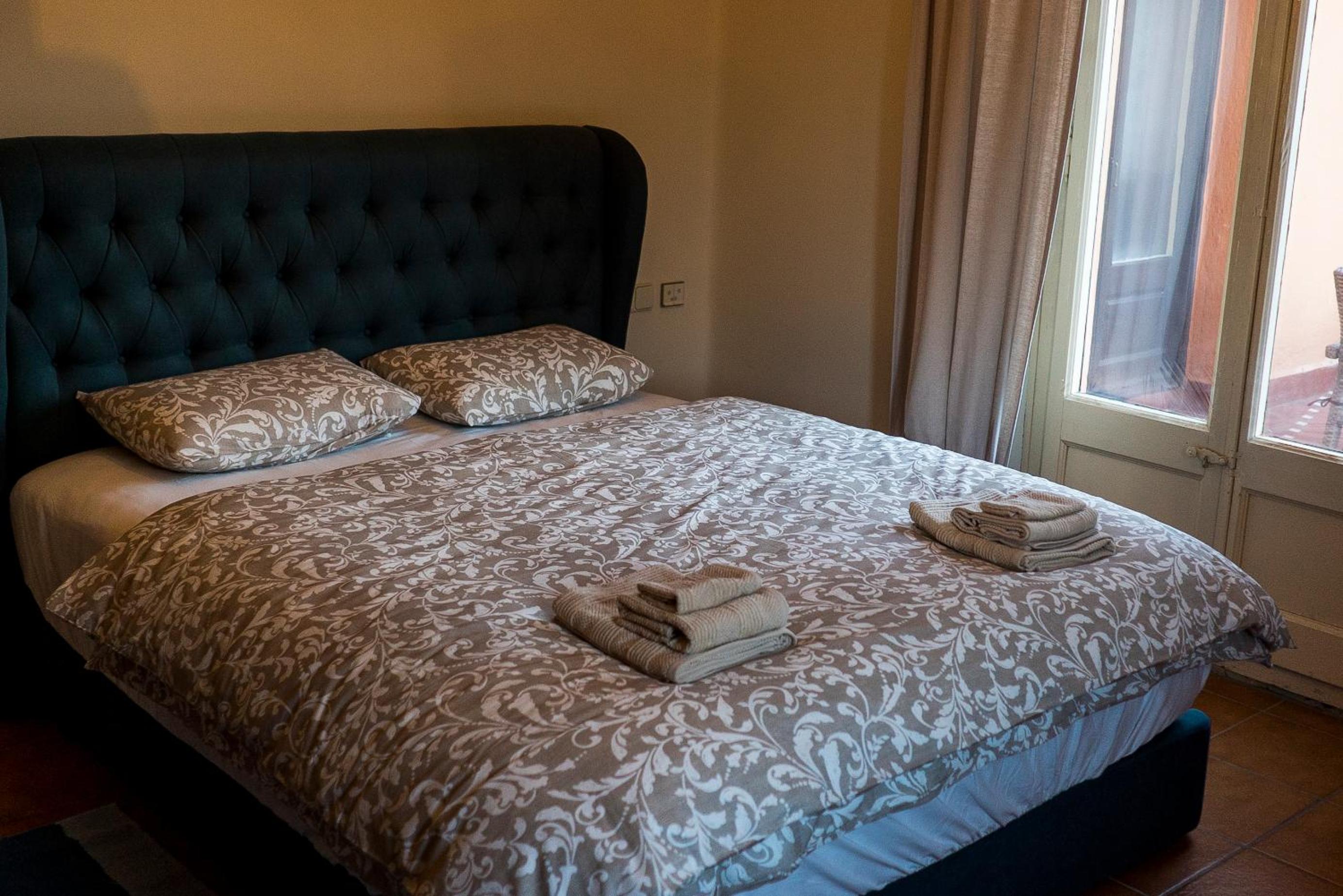 Double Room with Balcony - Photo 3