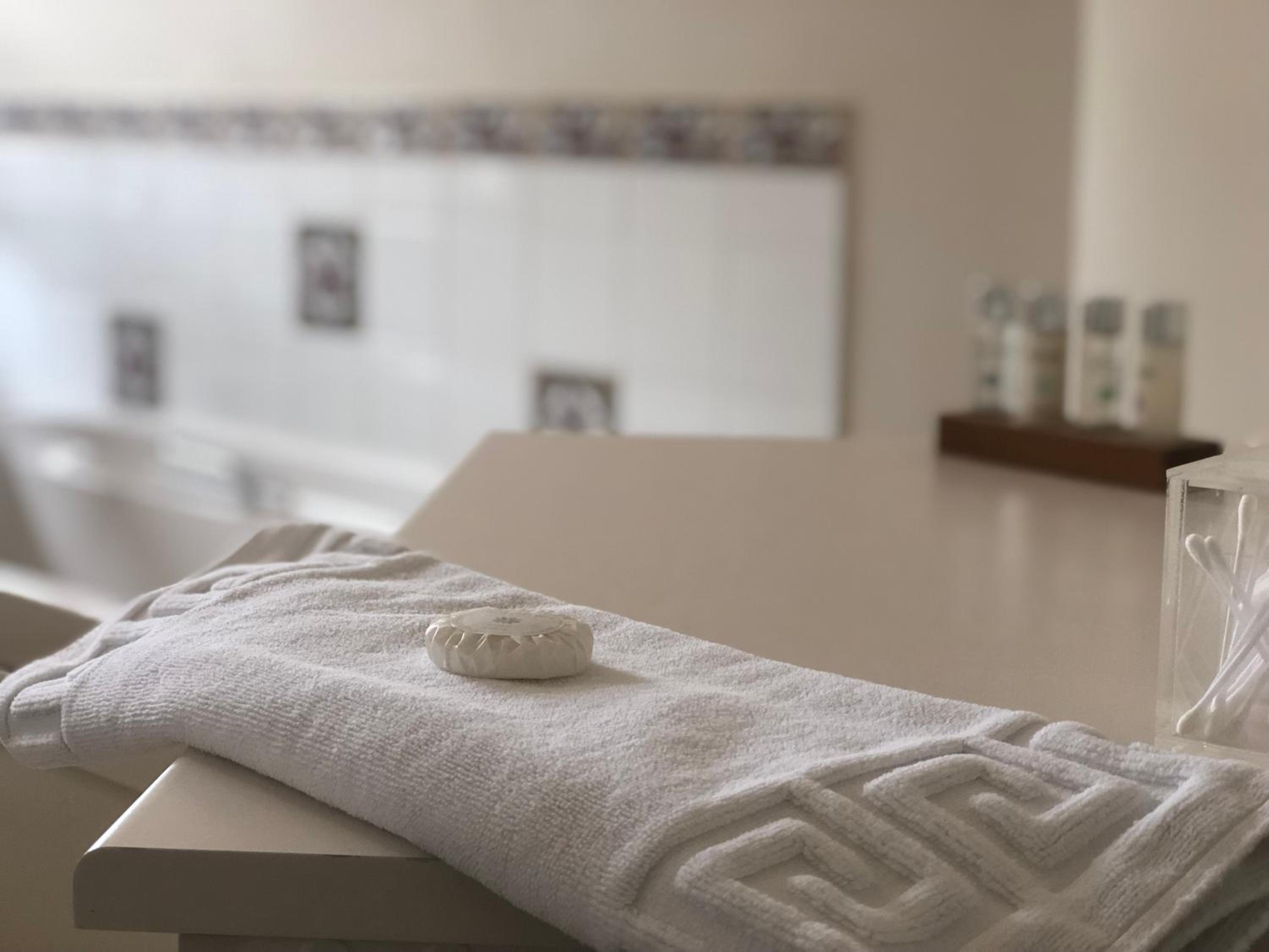 Deluxe Double Room with Bath photo 2