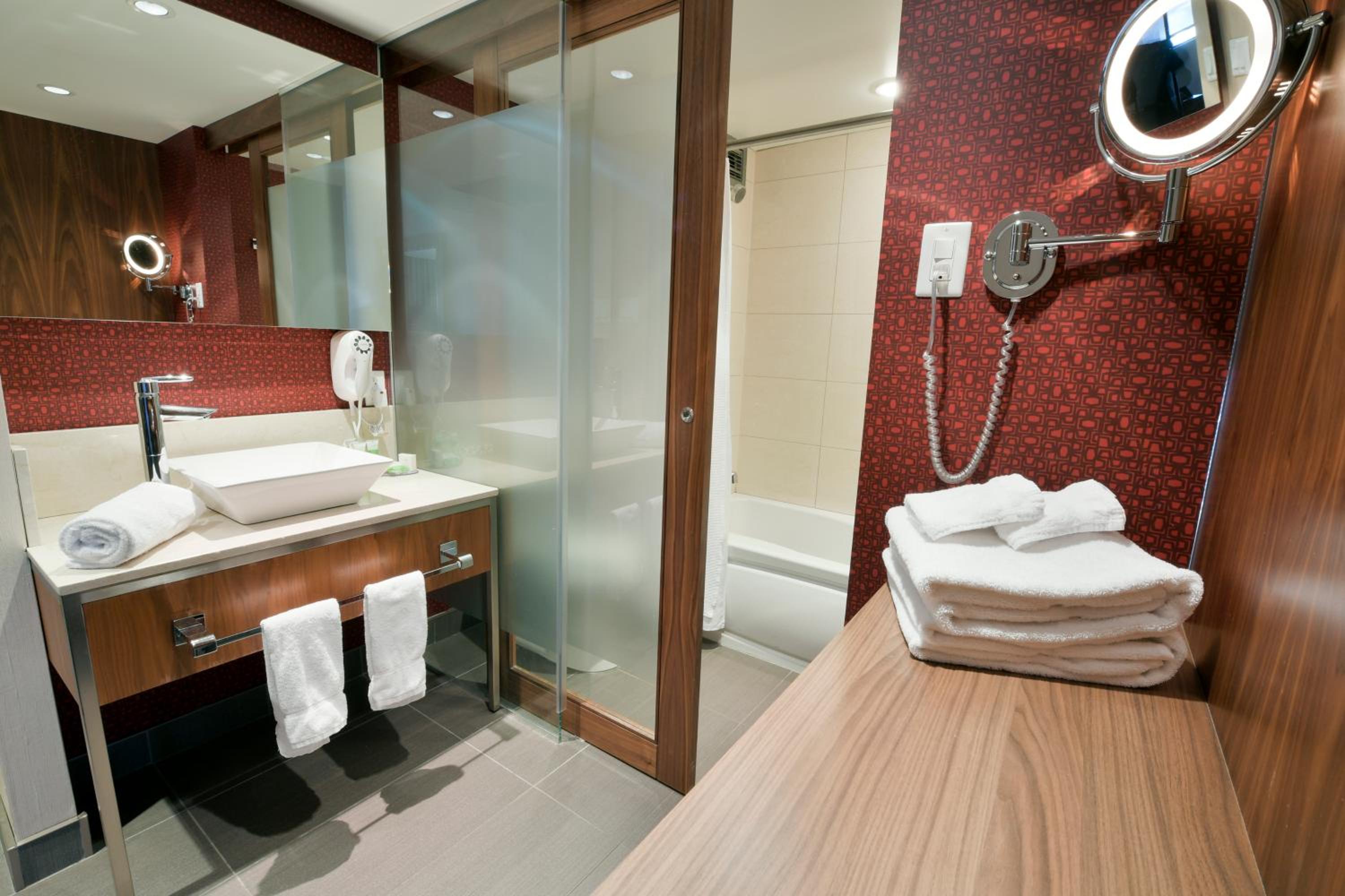 Superior Room with 1 king bed - Photo 3