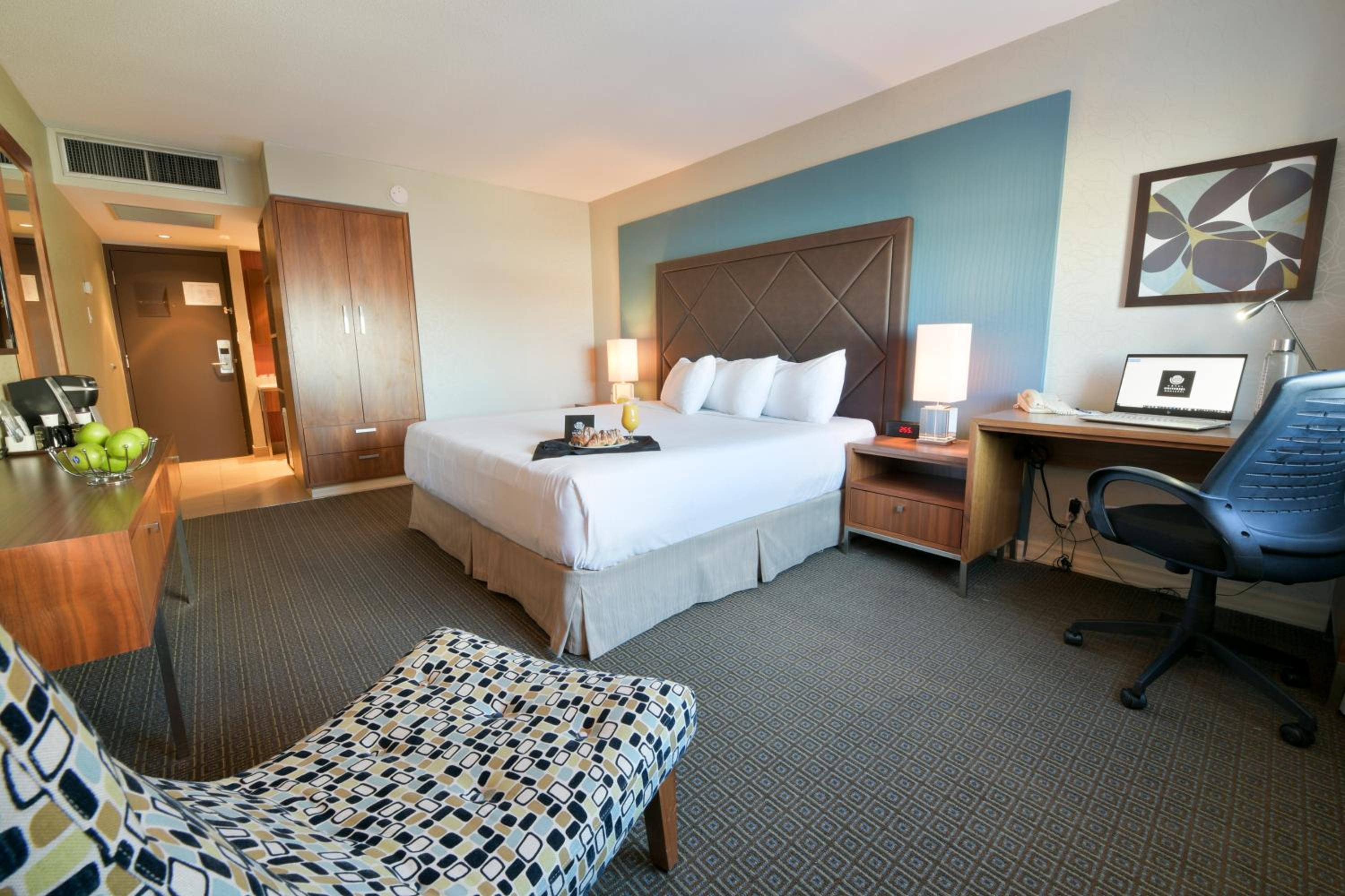 Superior Room with 1 king bed - Photo 7