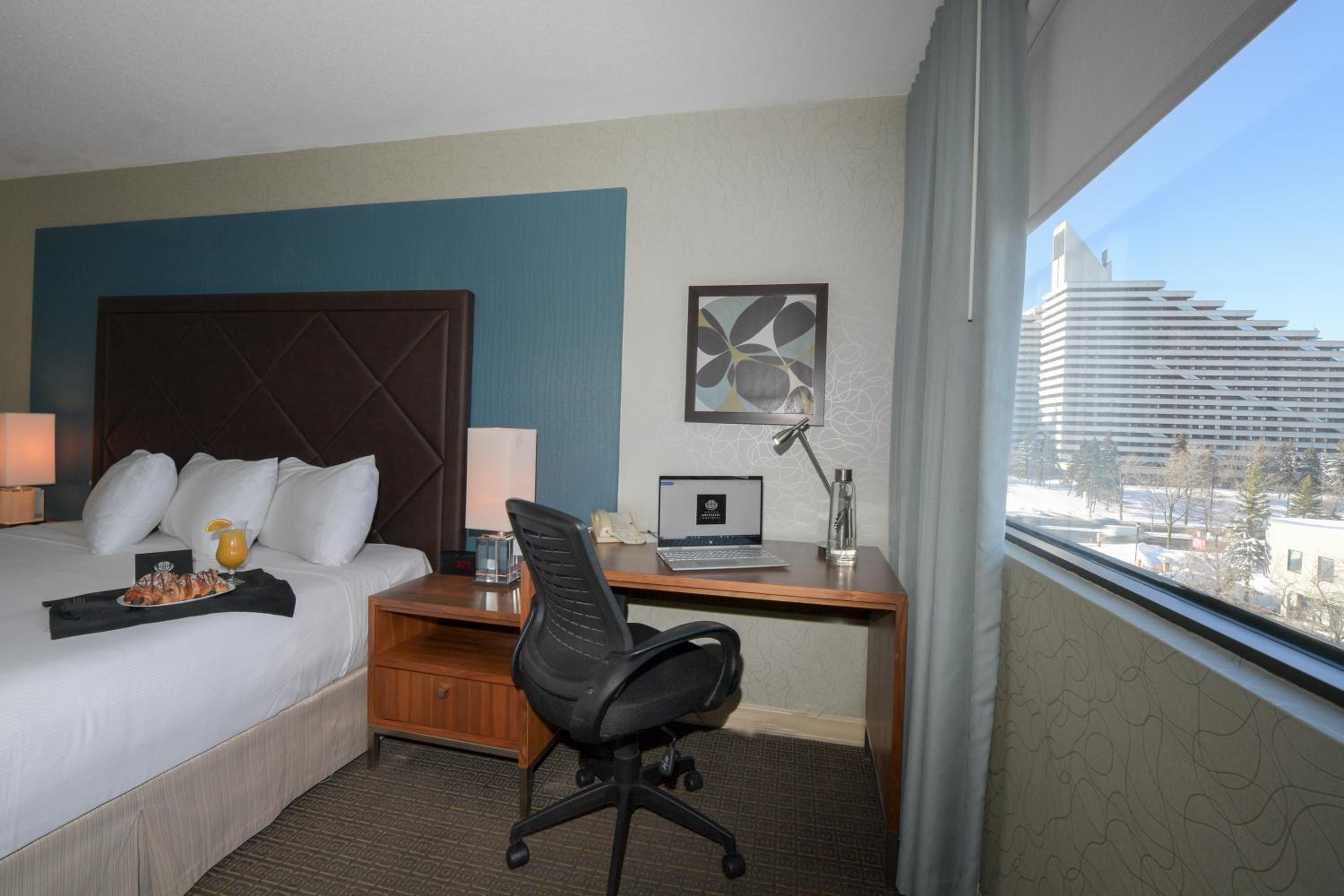 Superior Room with 1 king bed - Photo 4
