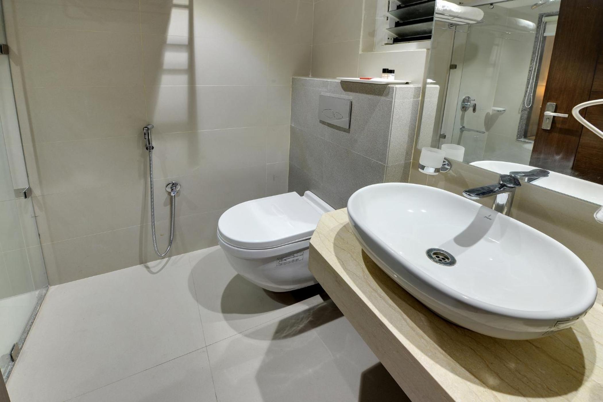 Standard Double or Twin Room - Photo 7